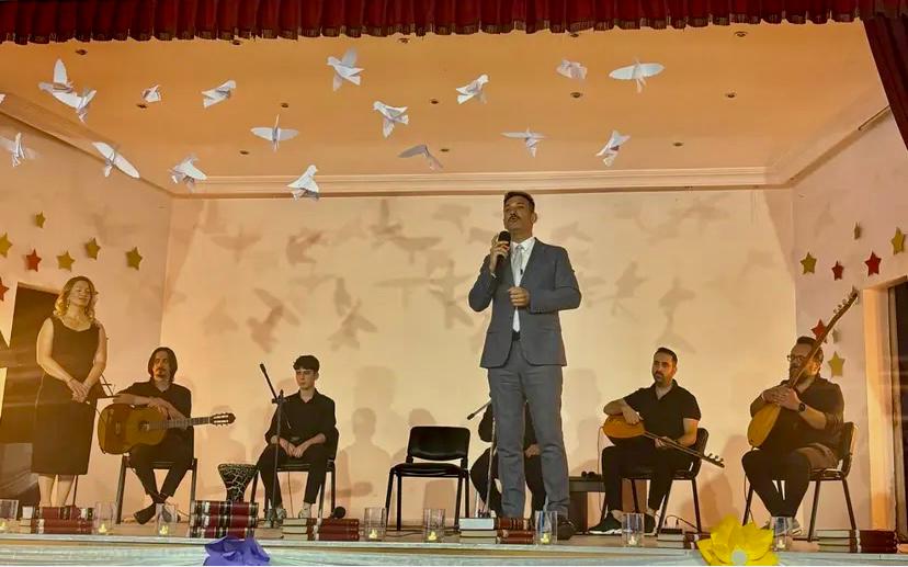 Turgutlu Lisesi’nde Şiir ve Müzik Ziyafeti: Dinleti Büyük Beğeni Topladı