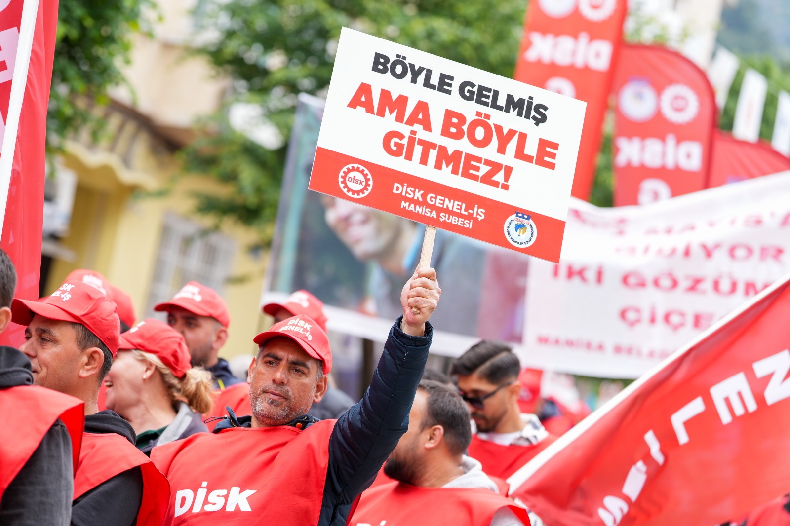 Başkan Zeyrek 1 Mayıs’ta emekçilerle omuz omuza yürüdü