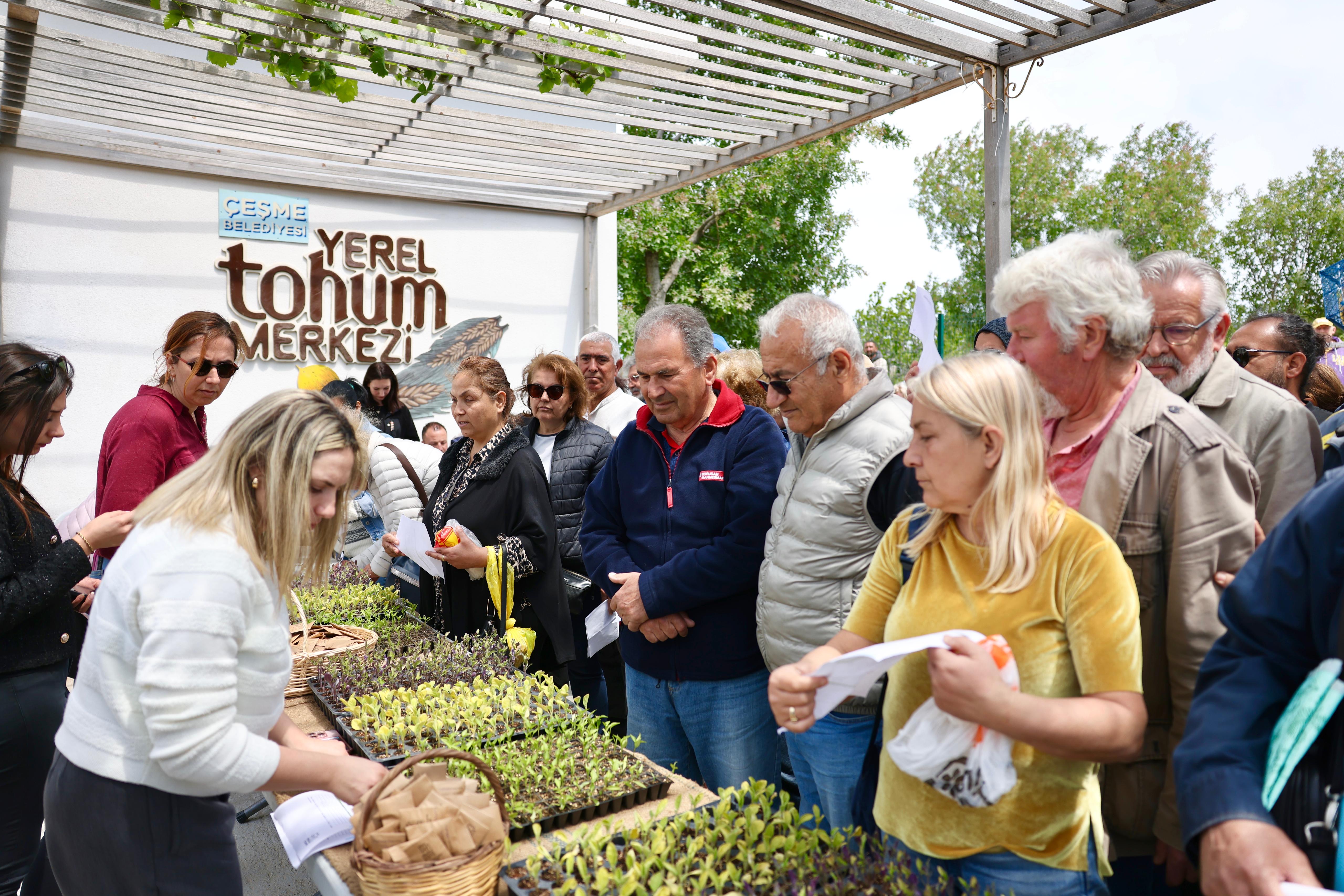 Çeşme Belediyesi’nden üreticiye 65 bin fide desteği