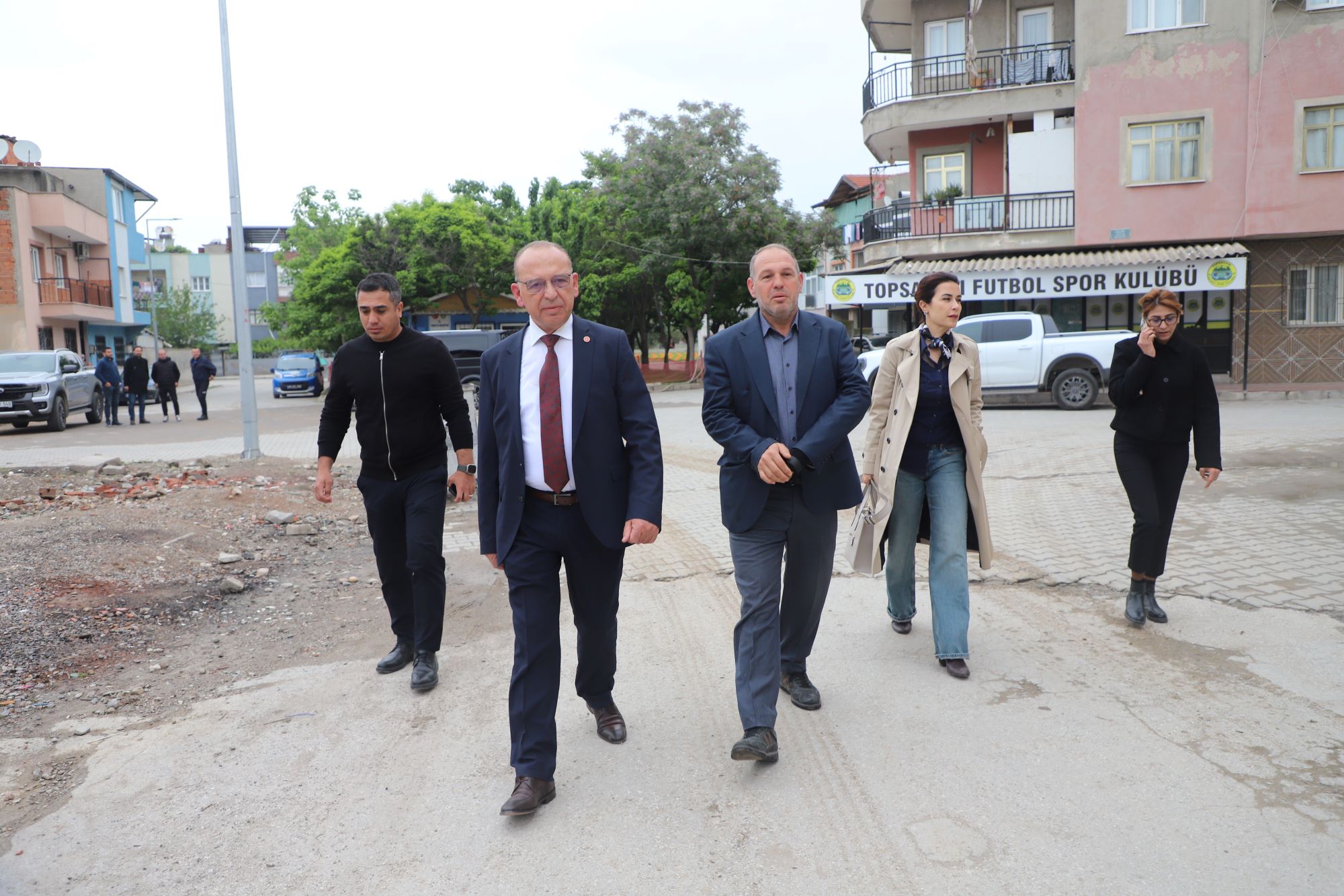 Başkan Çetin Akın: “Mahallelerimizin sorunlarını birer birer çözüyoruz”