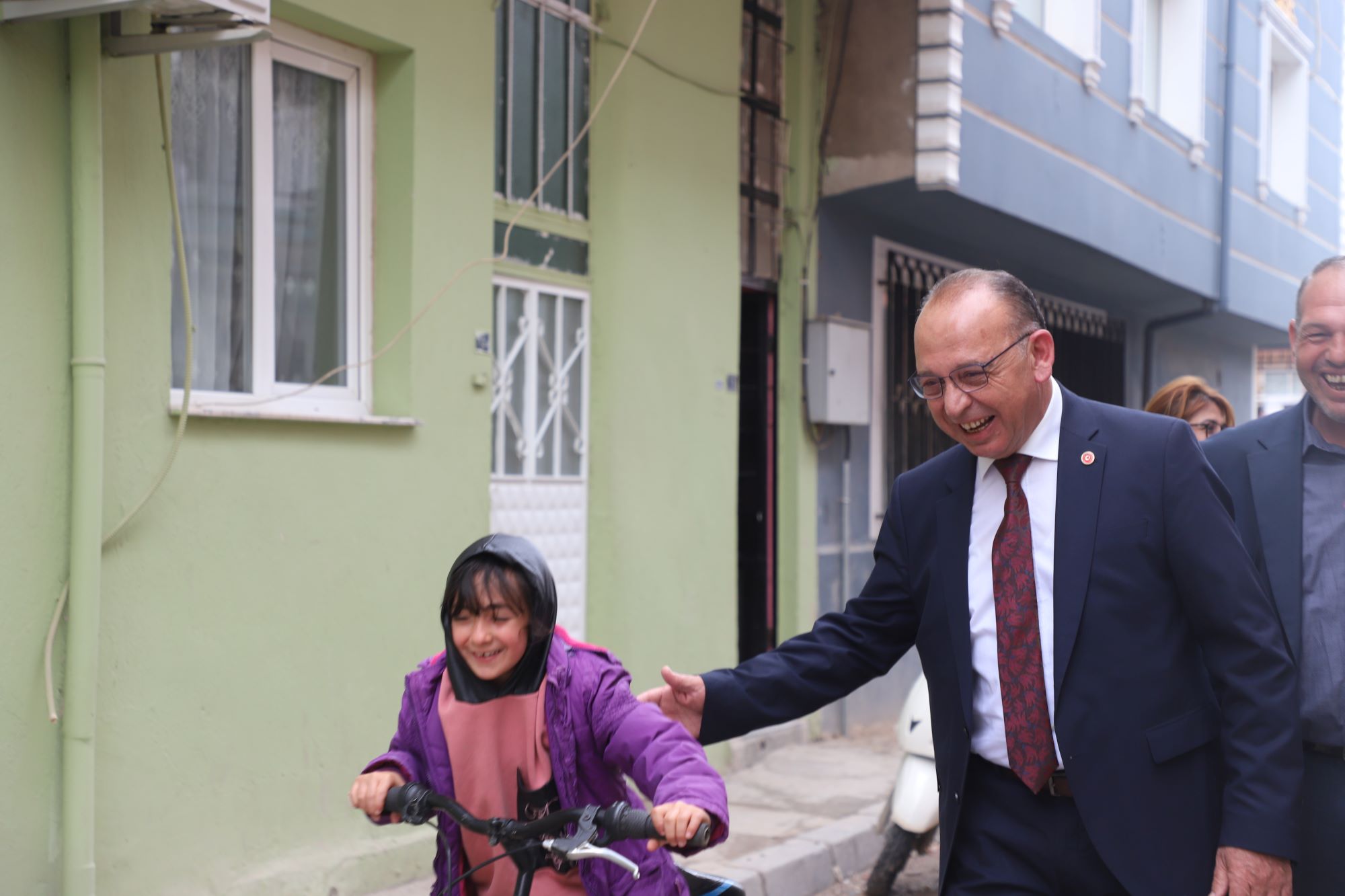 Başkan Çetin Akın: “Mahallelerimizin sorunlarını birer birer çözüyoruz”