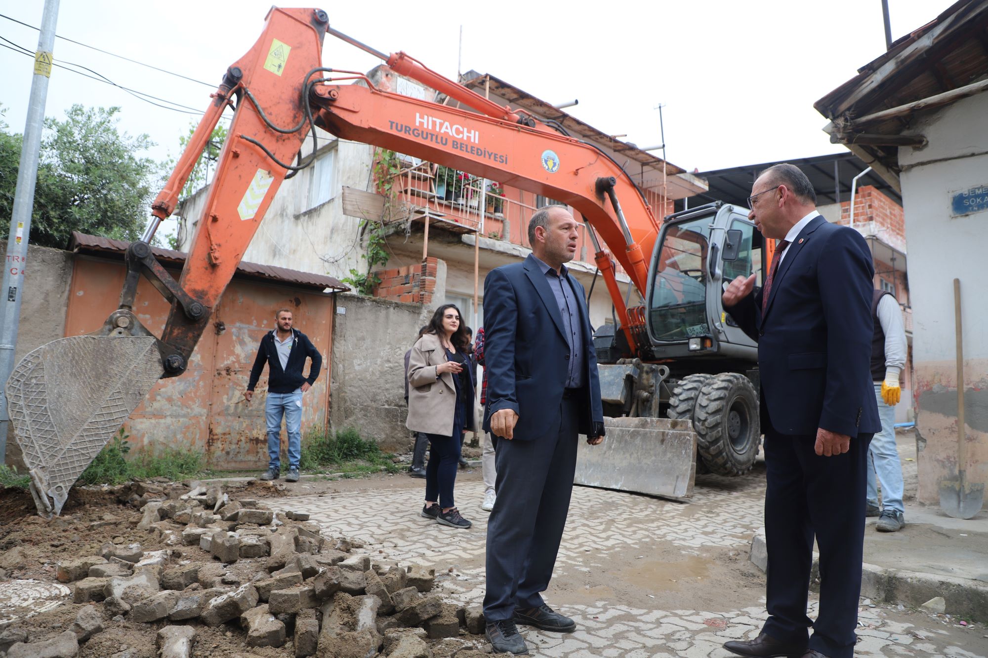 Başkan Çetin Akın: “Mahallelerimizin sorunlarını birer birer çözüyoruz”