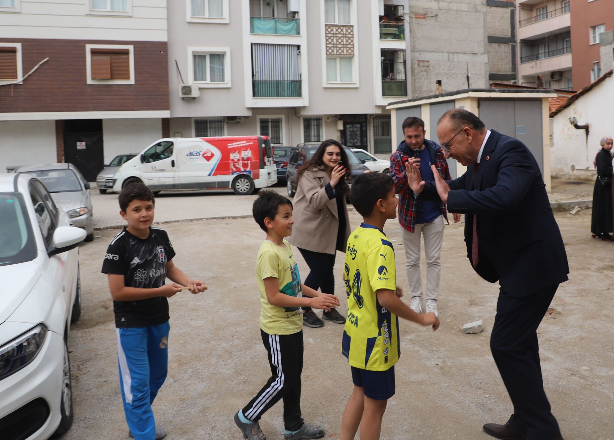 Başkan Çetin Akın: “Mahallelerimizin sorunlarını birer birer çözüyoruz”