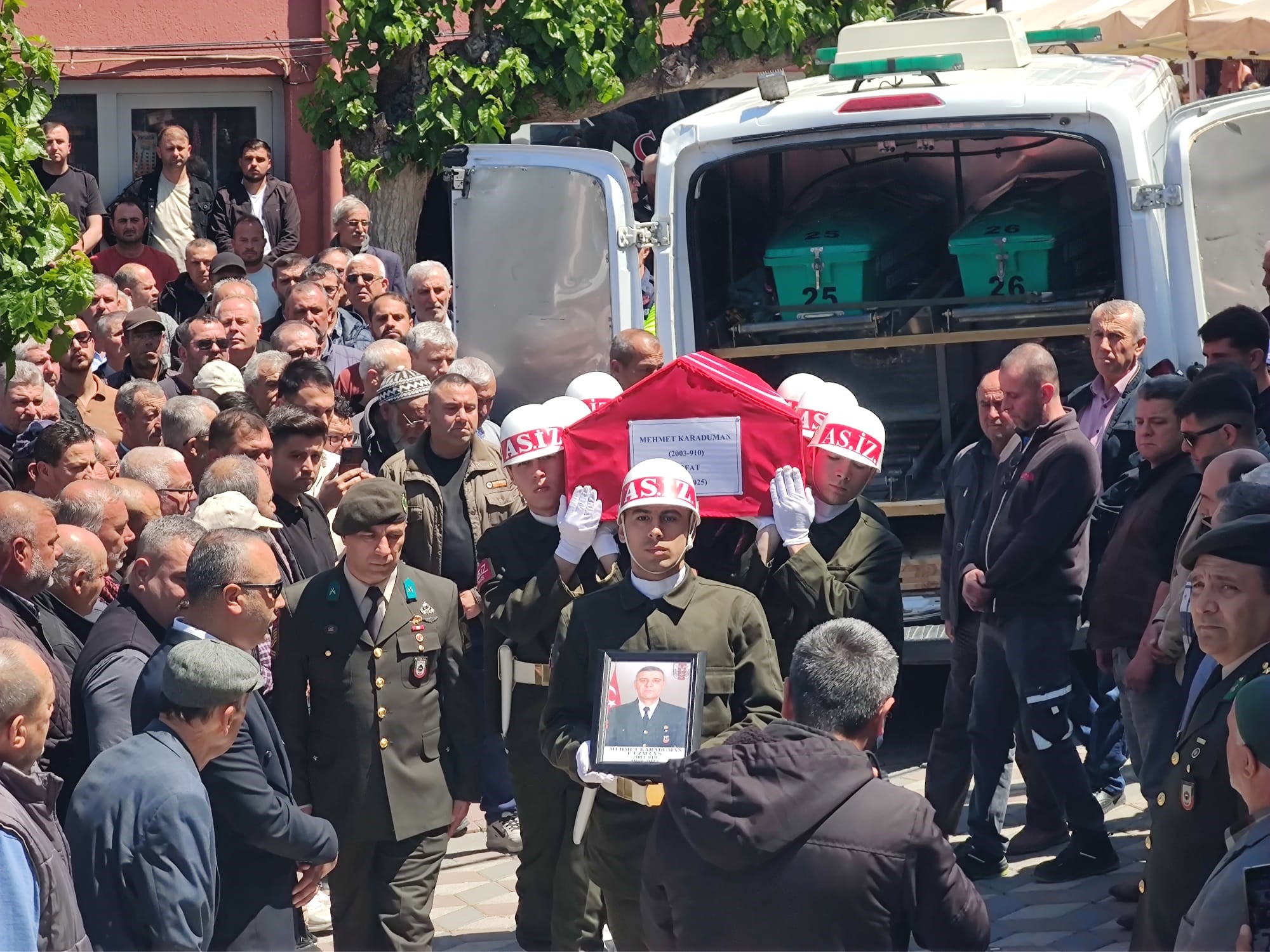 Şırnak'ta kalp krizi sonucu vefat eden uzman çavuş Manisa'da son yolculuğuna uğurlandı