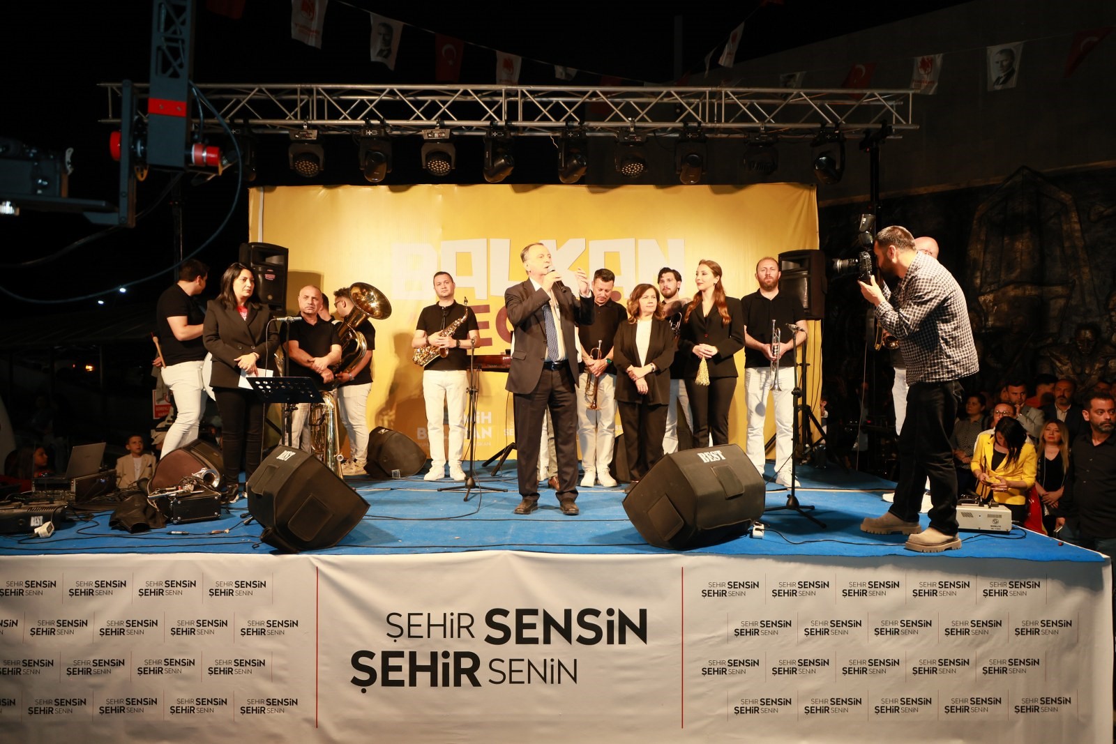 Yunusemre’de Balkan ezgileri yankılandı