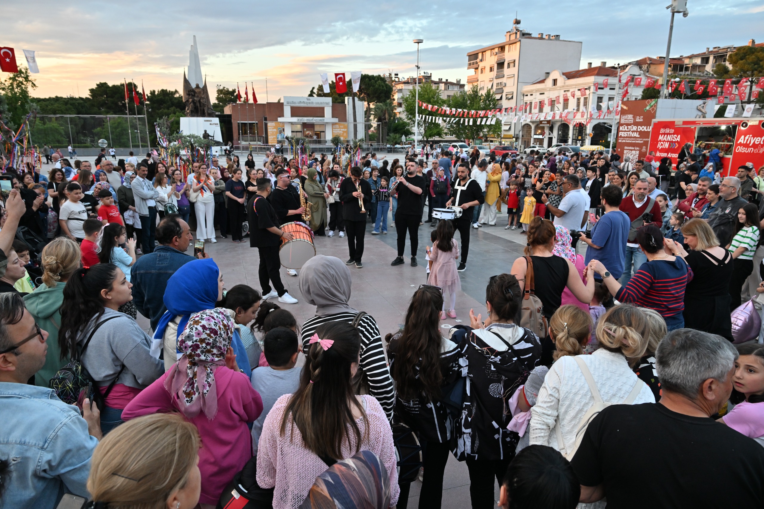 Manisa'da Hıdırellez coşkuyla kutlandı