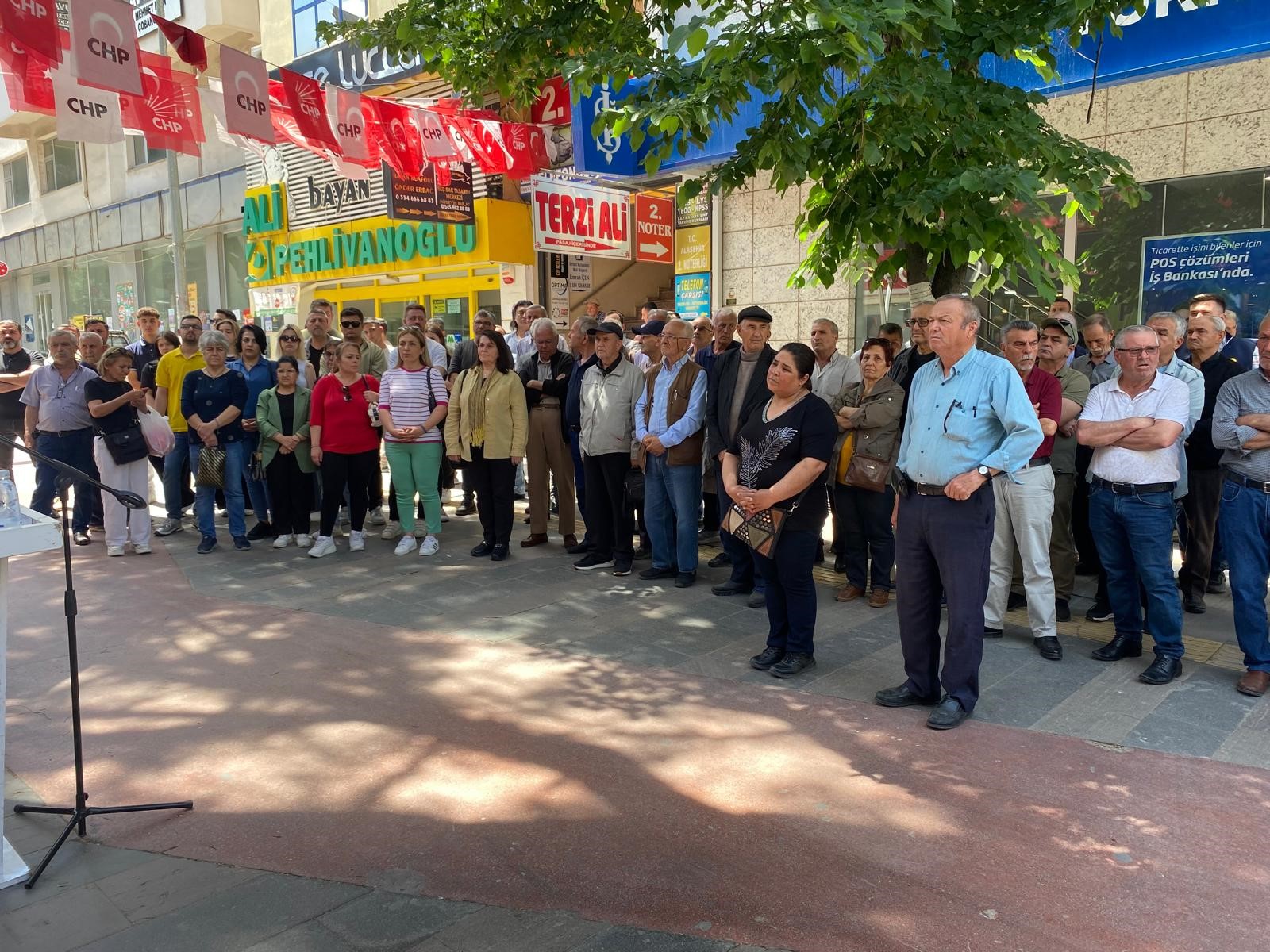 Alaşehir CHP'den Özel'e yapılan saldırıya tepki