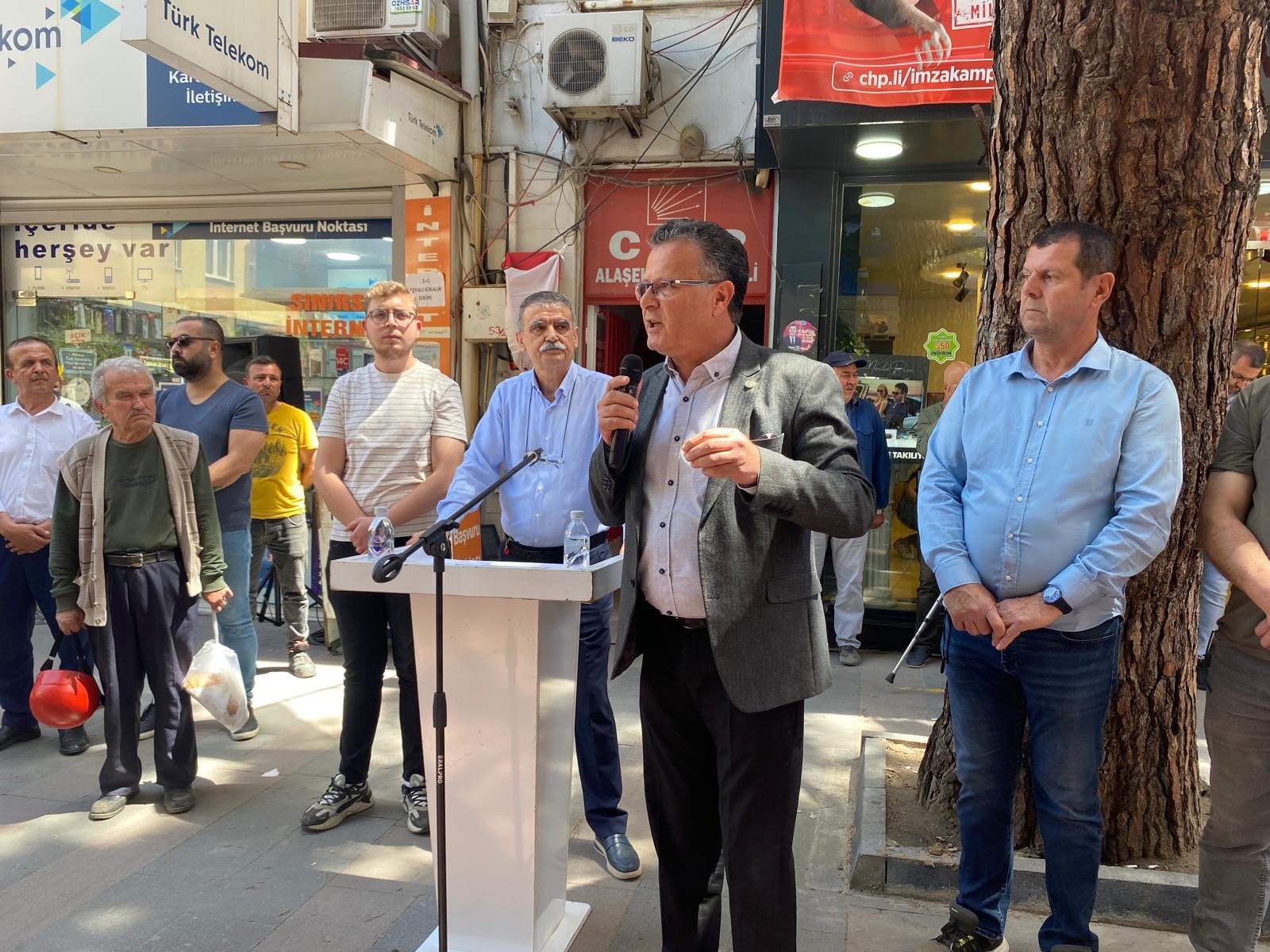 Alaşehir CHP'den Özel'e yapılan saldırıya tepki