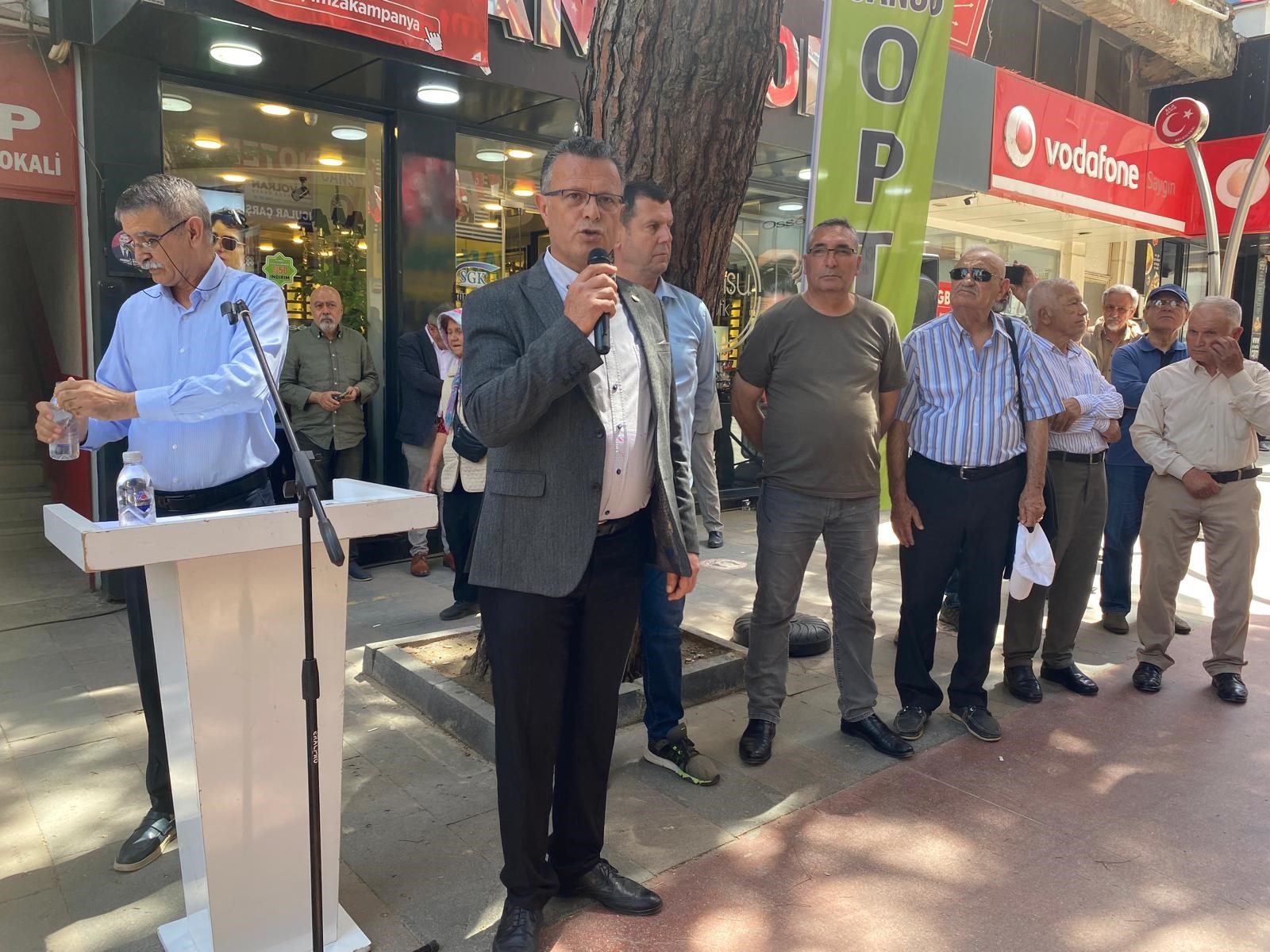 Alaşehir CHP'den Özel'e yapılan saldırıya tepki