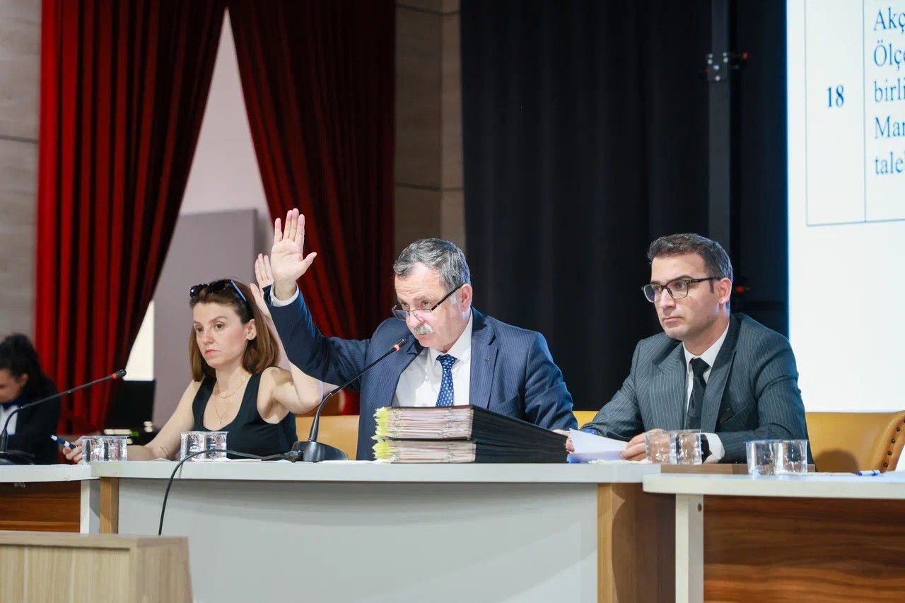 Yunusemre Belediye Meclisi’nden Özgür Özel’e yapılan saldırıya kınama