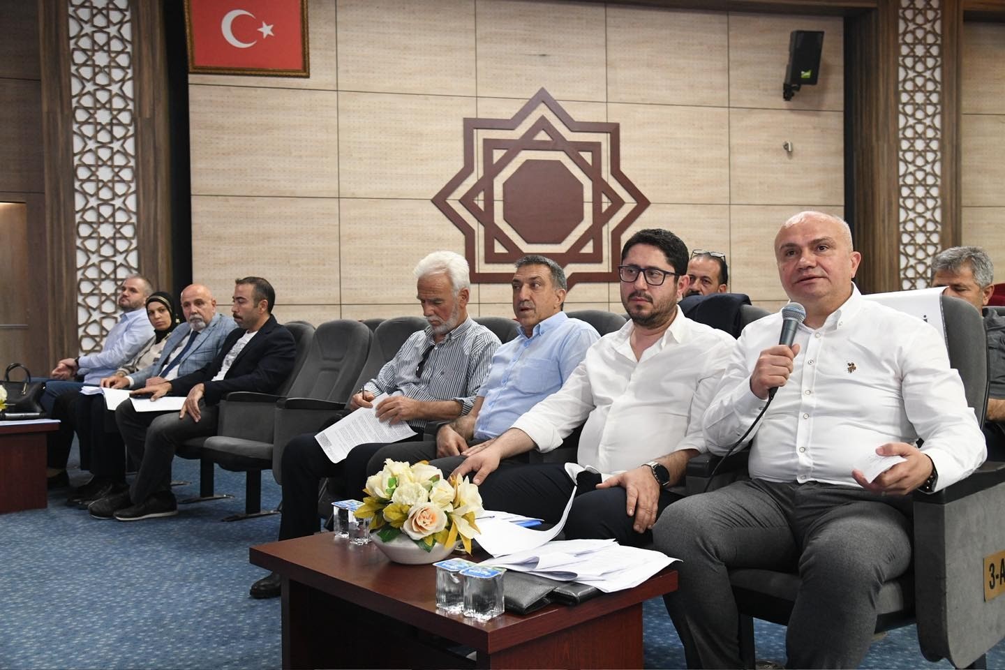 Yunusemre Belediye Meclisi’nden Özgür Özel’e yapılan saldırıya kınama