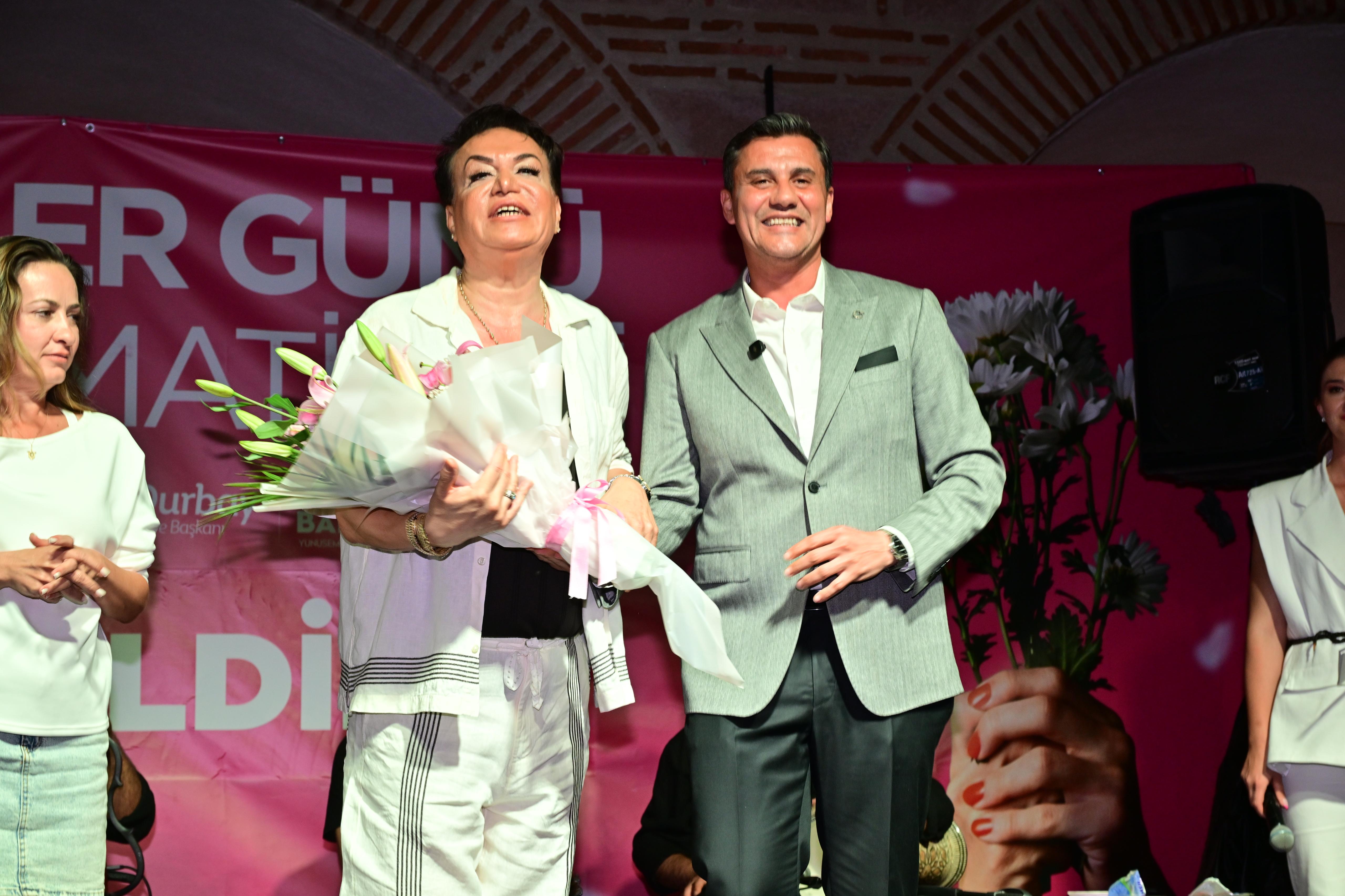 Manisalı kadınlar Anneler Günü’nde Bahar Matinesi ile eğlendi