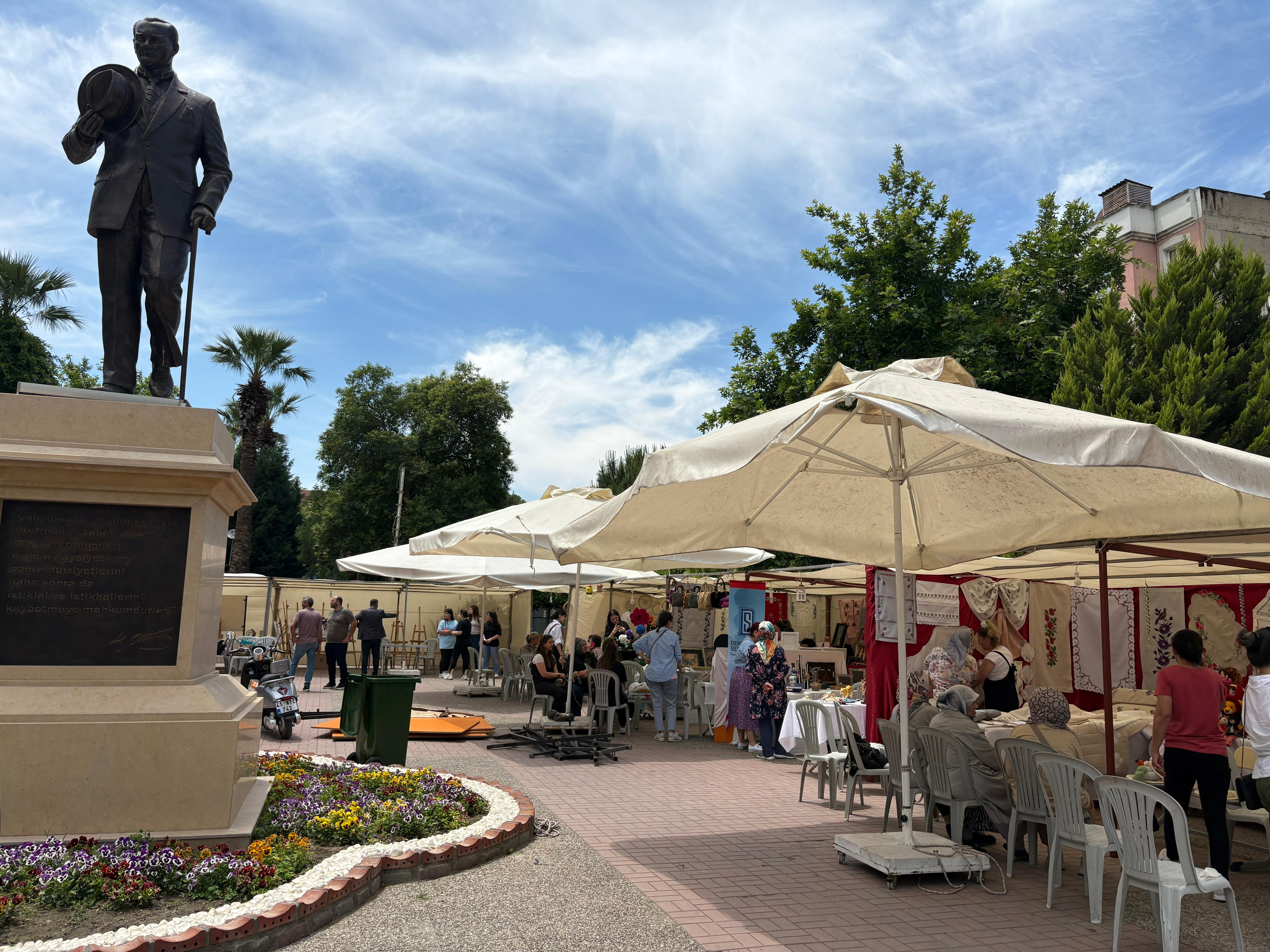 Kursiyerlerin el emeği göz nuru ürünleri sergilenmeye başlandı