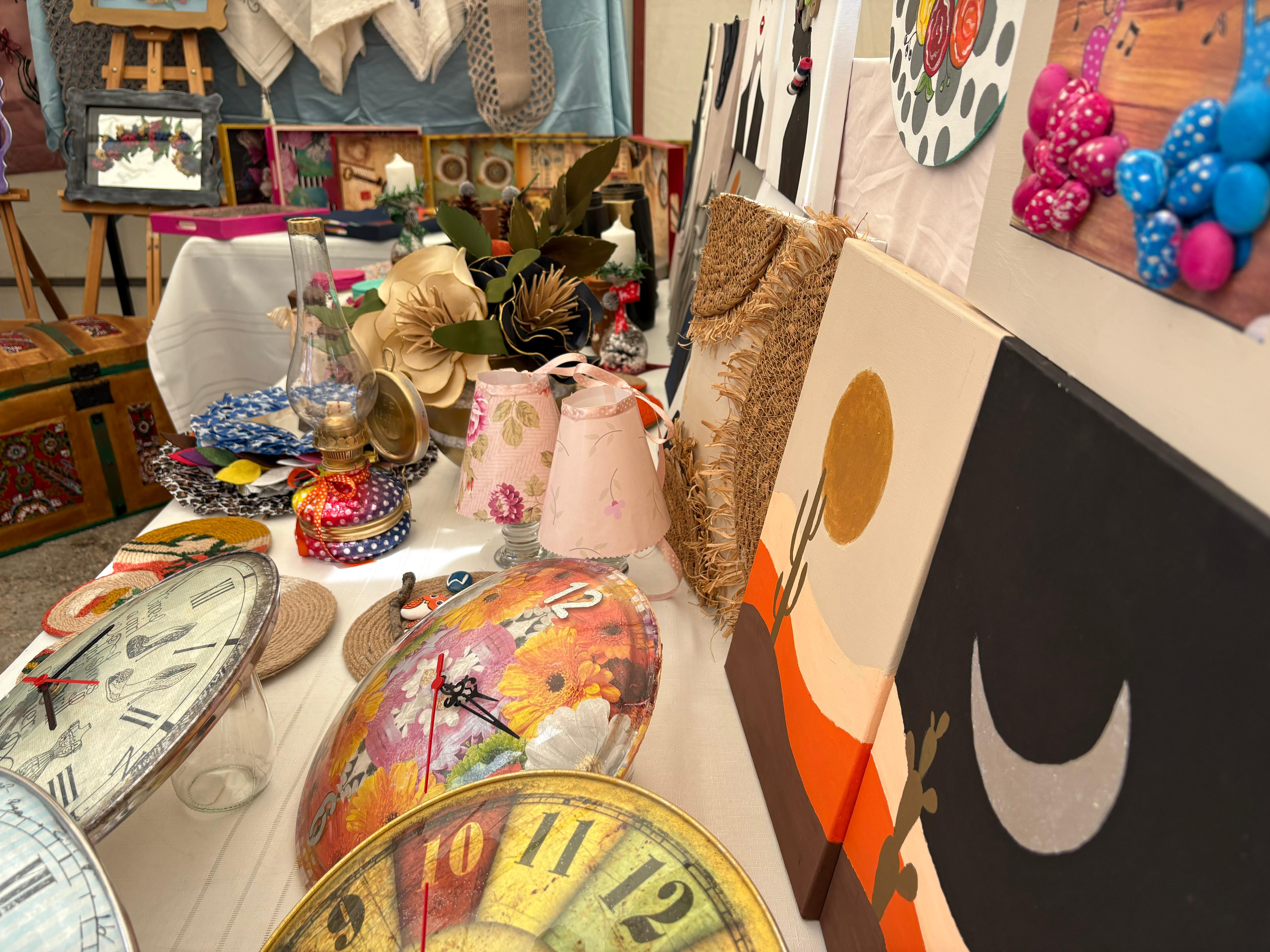 Kursiyerlerin el emeği göz nuru ürünleri sergilenmeye başlandı