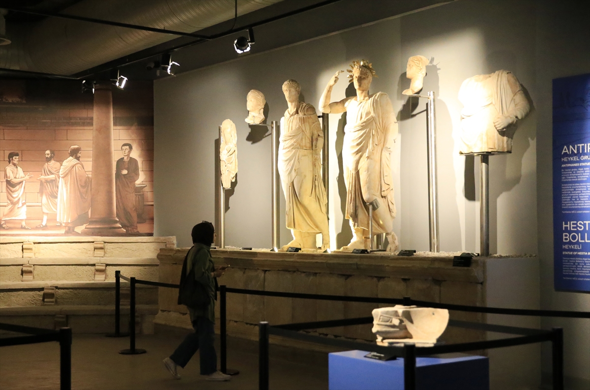 Manisa Müzesi, yeniden ziyaretçileriyle buluştu