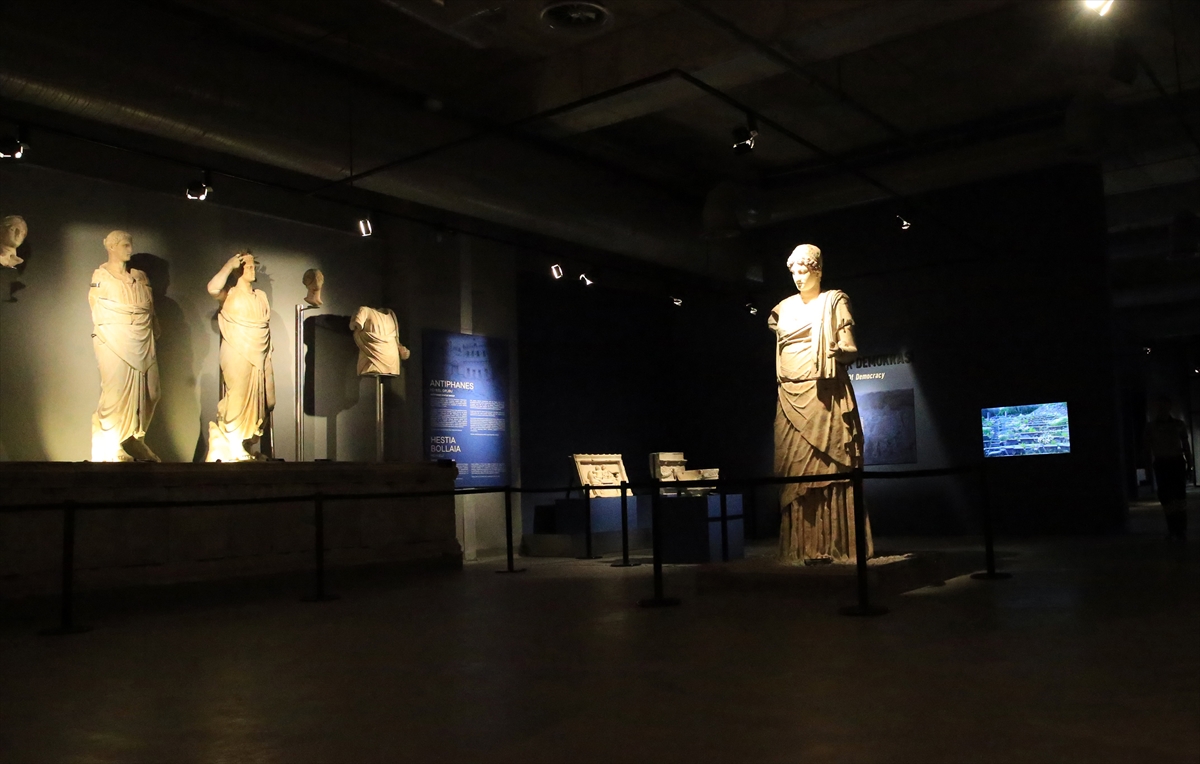 Manisa Müzesi, yeniden ziyaretçileriyle buluştu