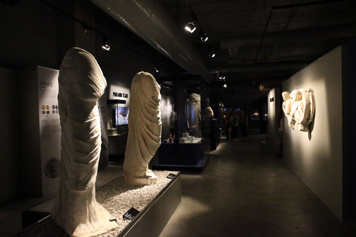 Manisa Müzesi, yeniden ziyaretçileriyle buluştu