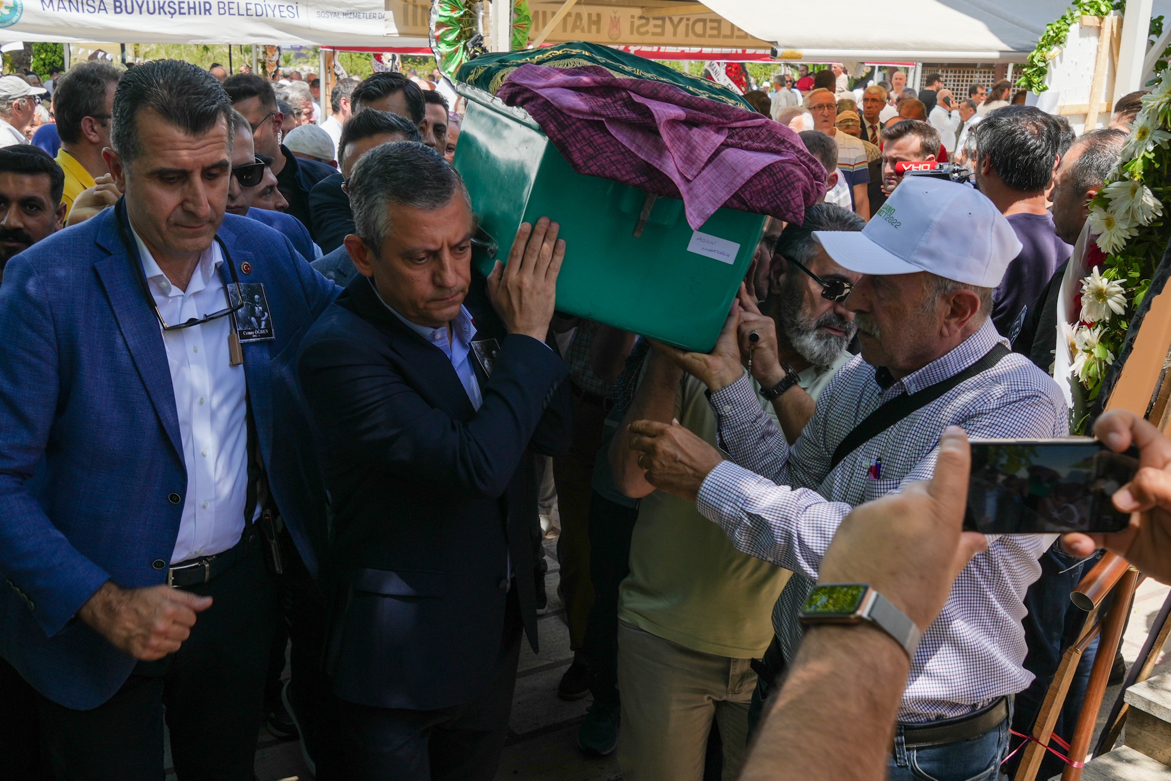 CHP lideri Özel, Cemre Öğren'in cenaze törenine katıldı