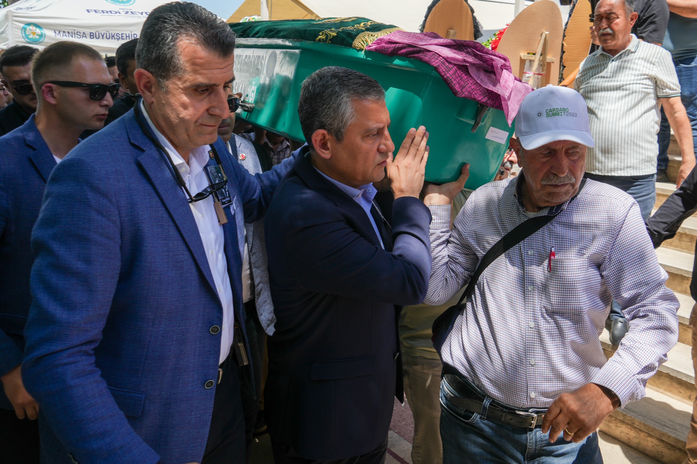 CHP lideri Özel, Cemre Öğren'in cenaze törenine katıldı