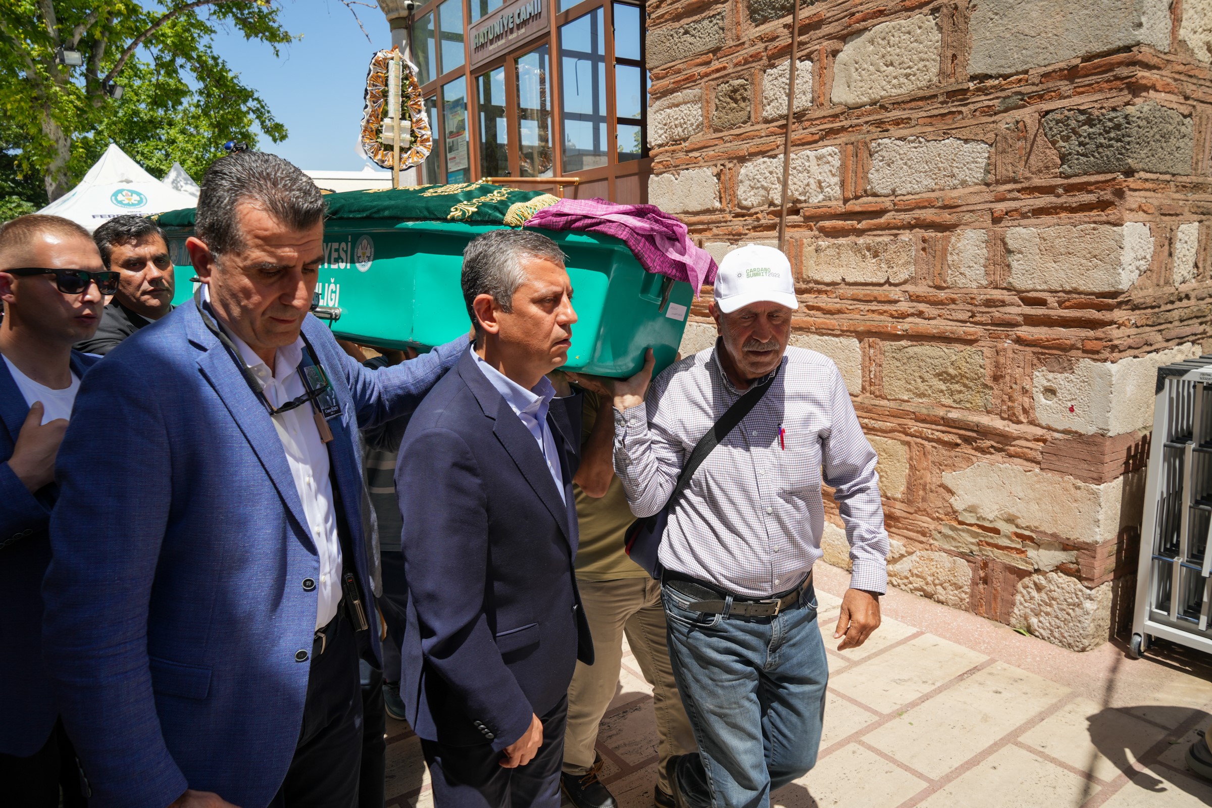 CHP lideri Özel, Cemre Öğren'in cenaze törenine katıldı