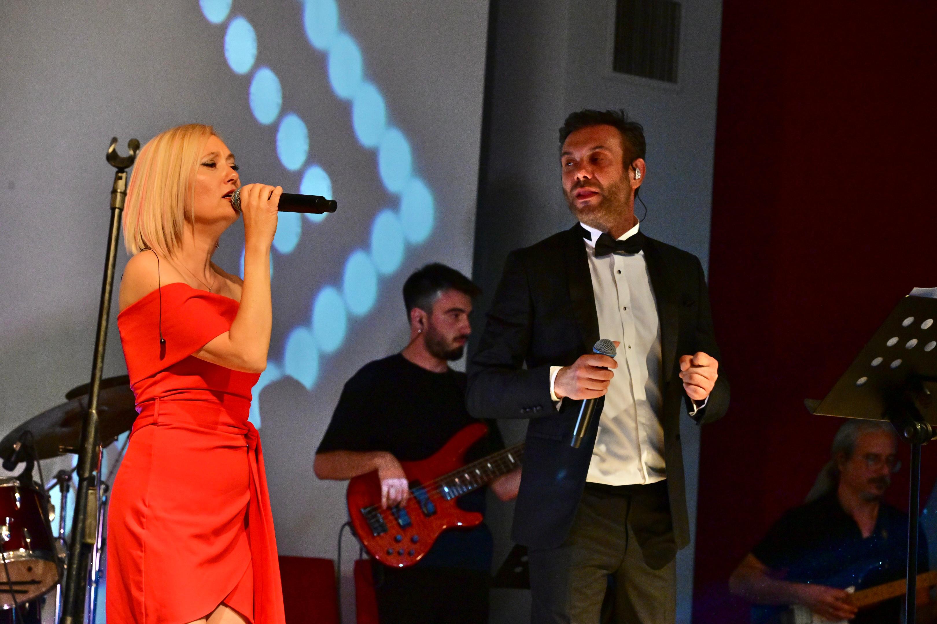Manisa'da Pop Orkestrası İlk Konserini Verdi