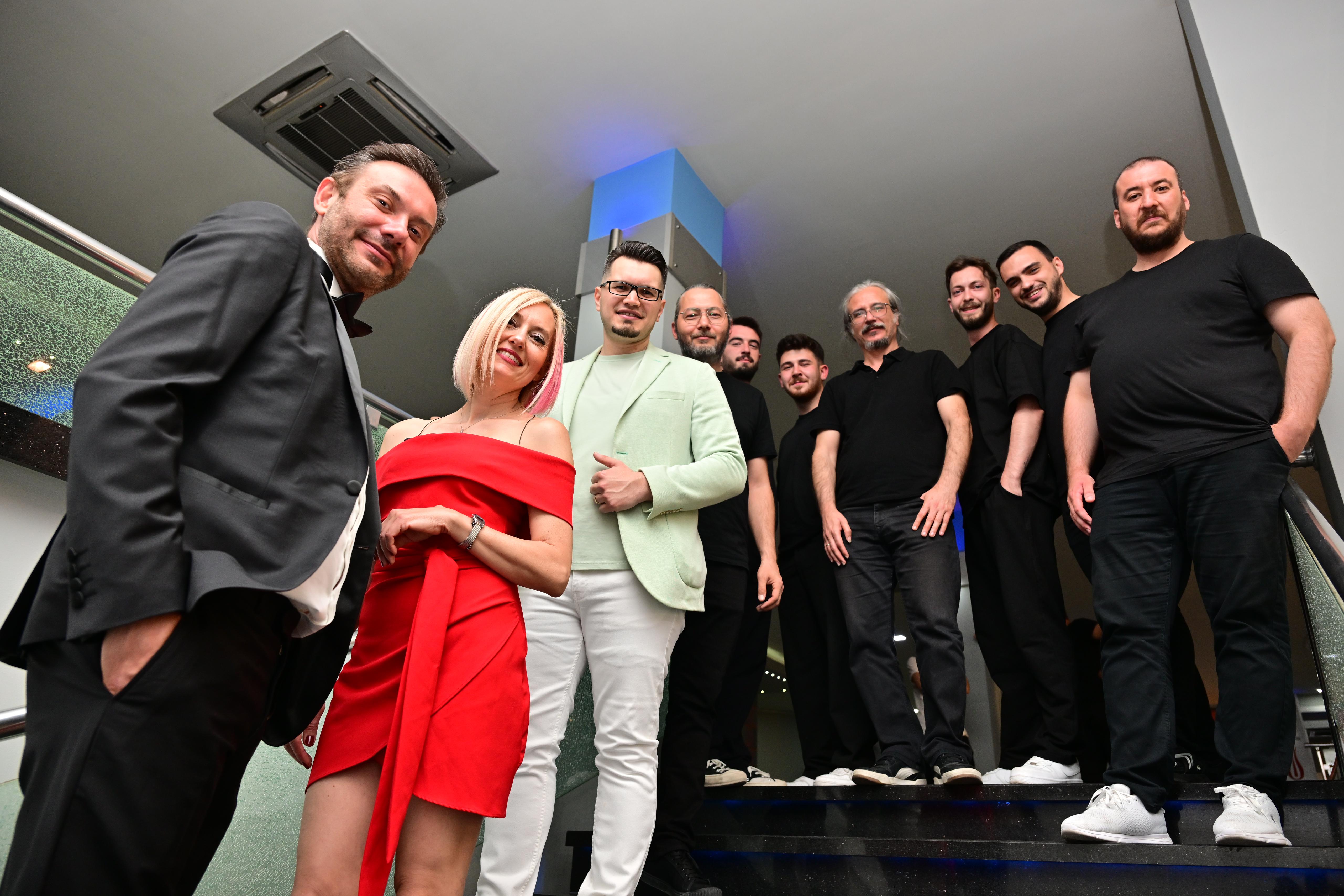 Manisa'da Pop Orkestrası İlk Konserini Verdi