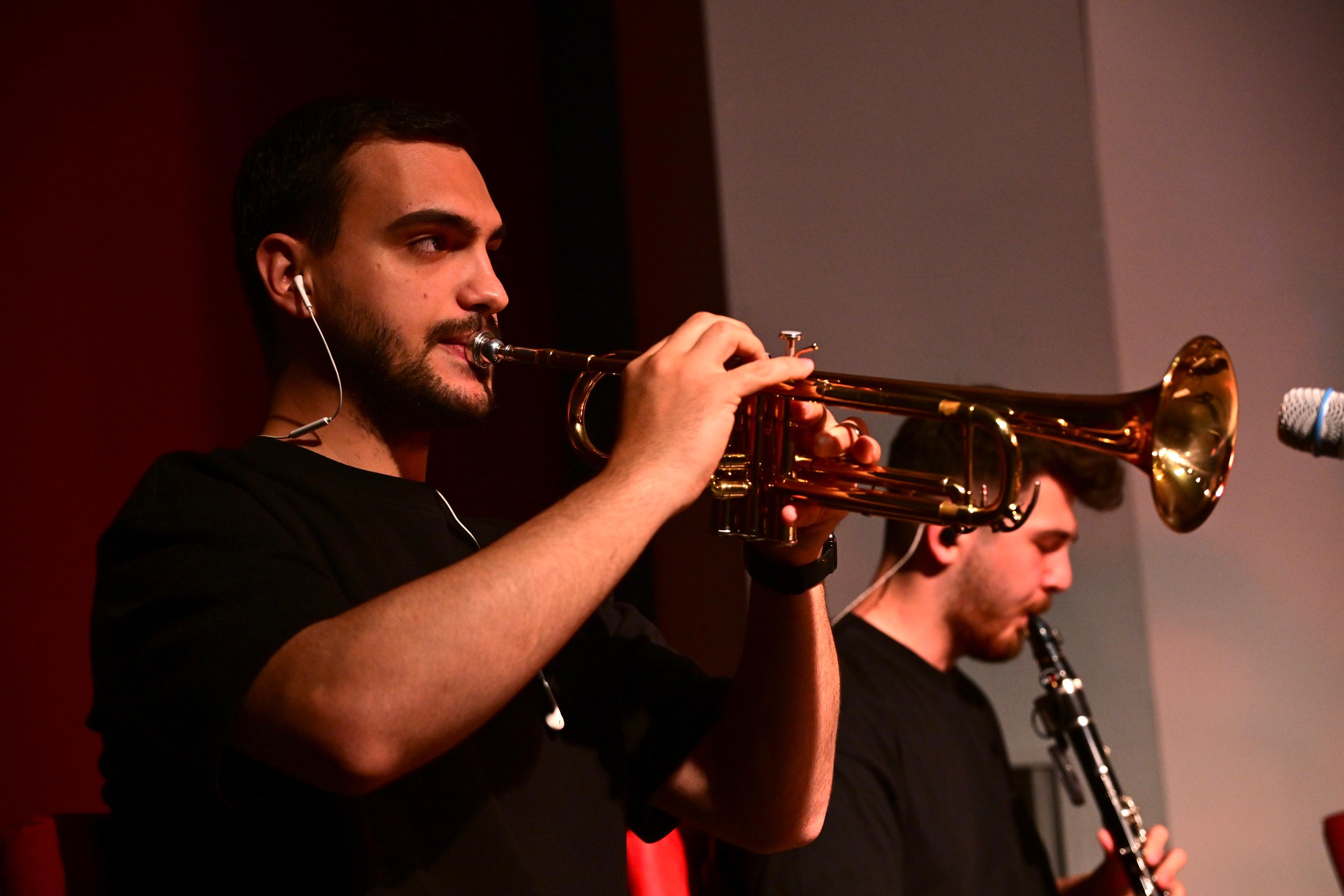 Manisa'da Pop Orkestrası İlk Konserini Verdi