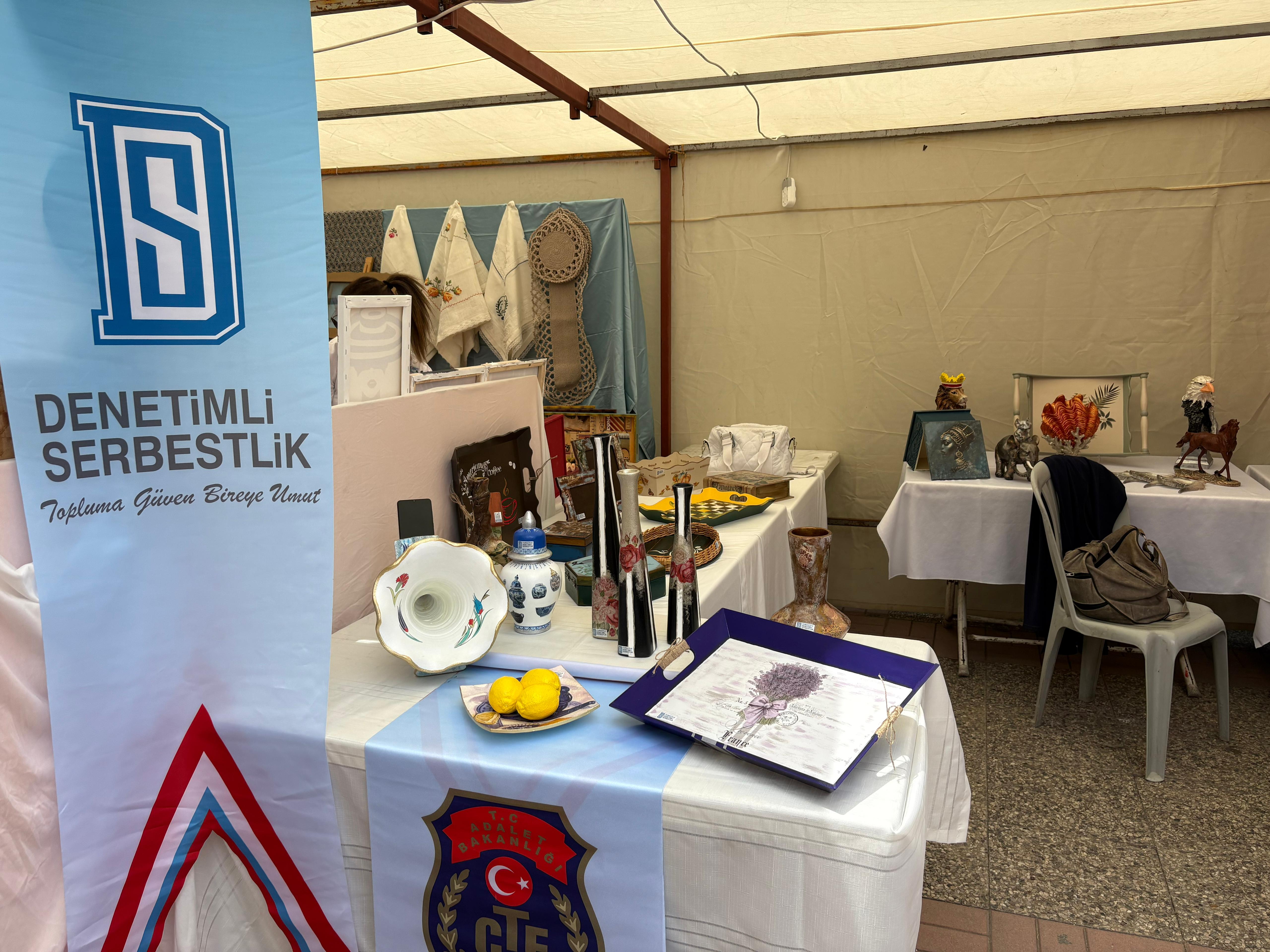 Kursiyerlerin el emeği göz nuru ürünleri sergilenmeye başlandı