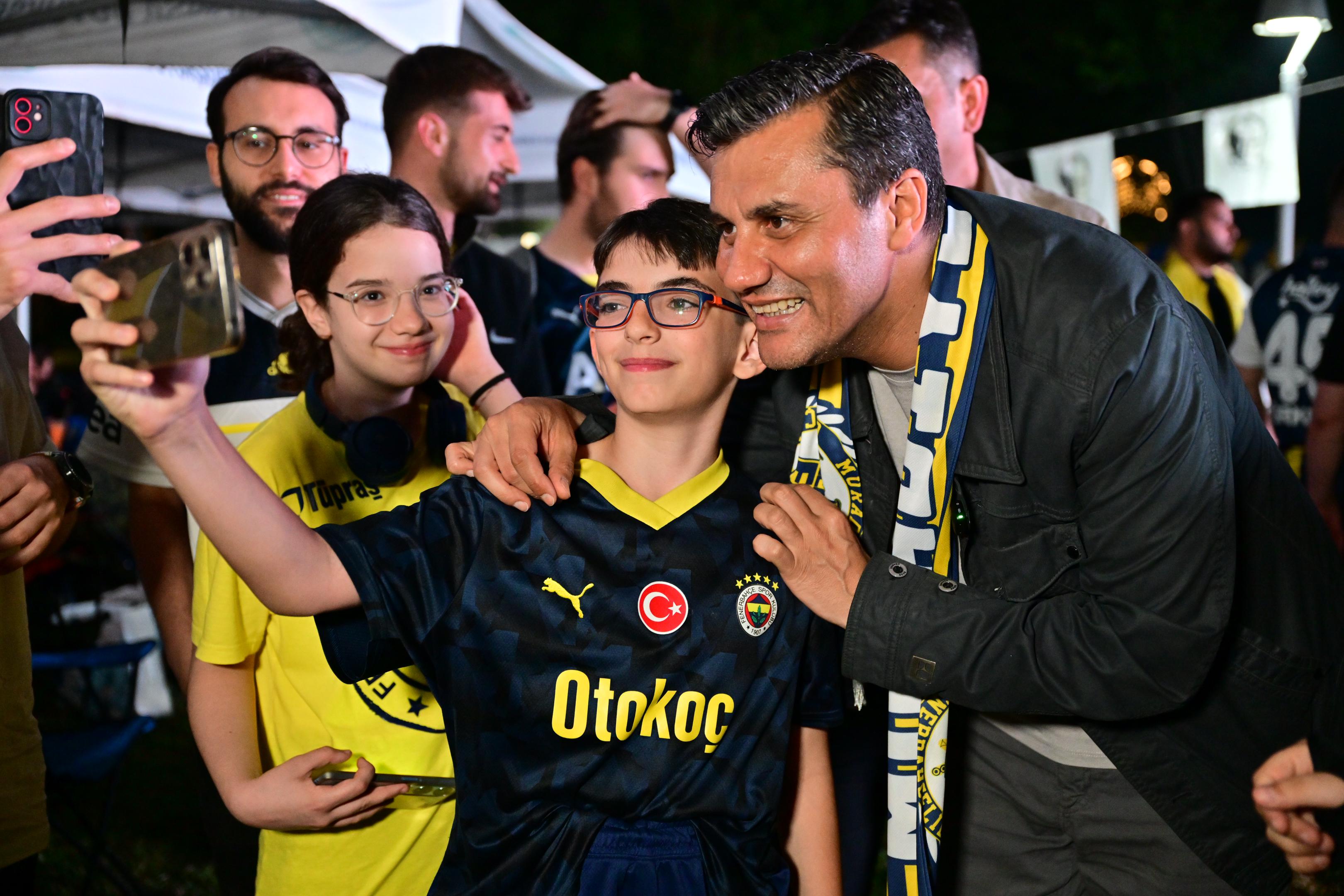 Manisa'da Fenerbahçe THY EuroLeague finali dev ekranda izlendi