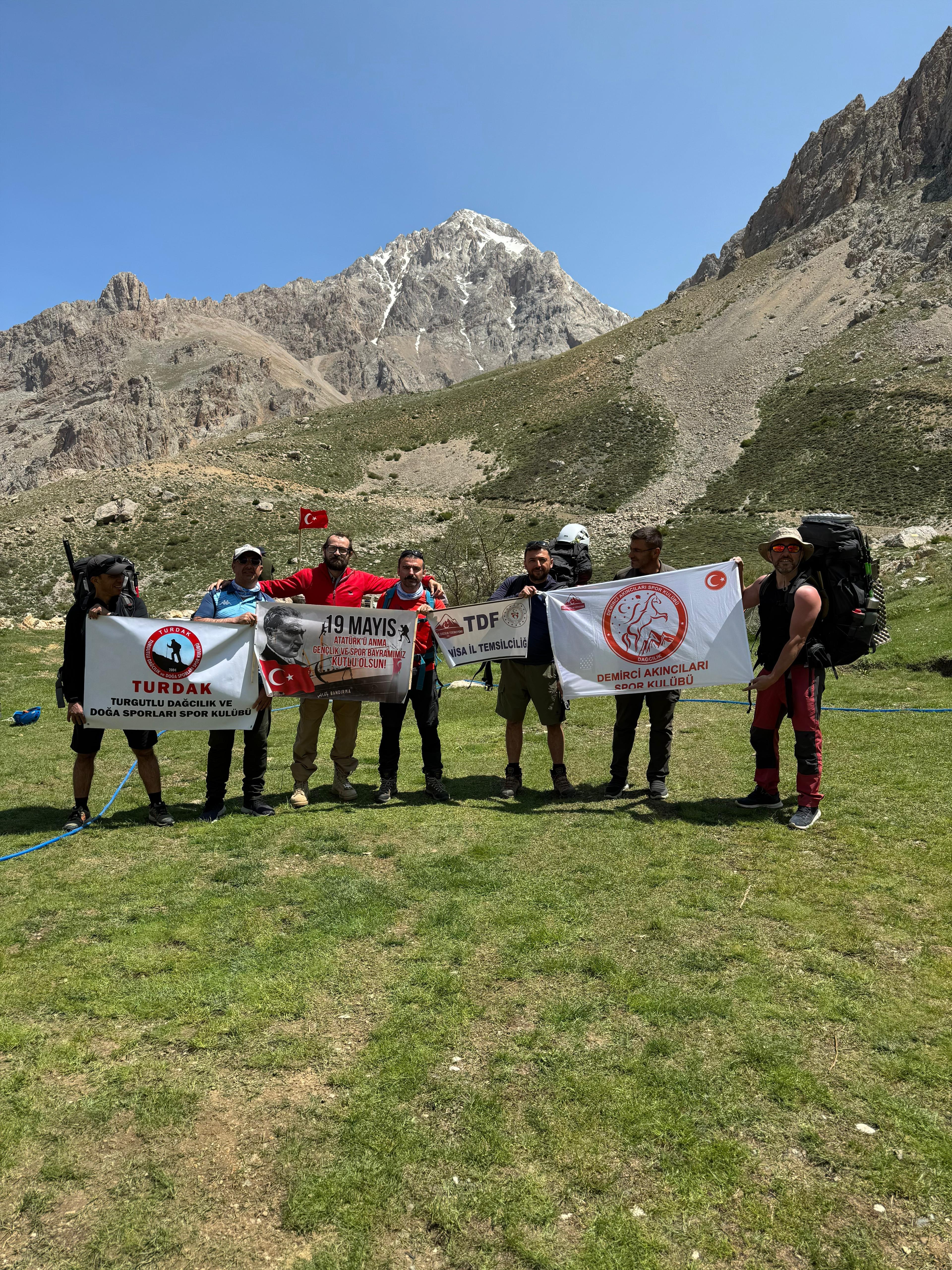 Turgutlulu ve Demircili dağcıların Emler Zirvesi hikayesi