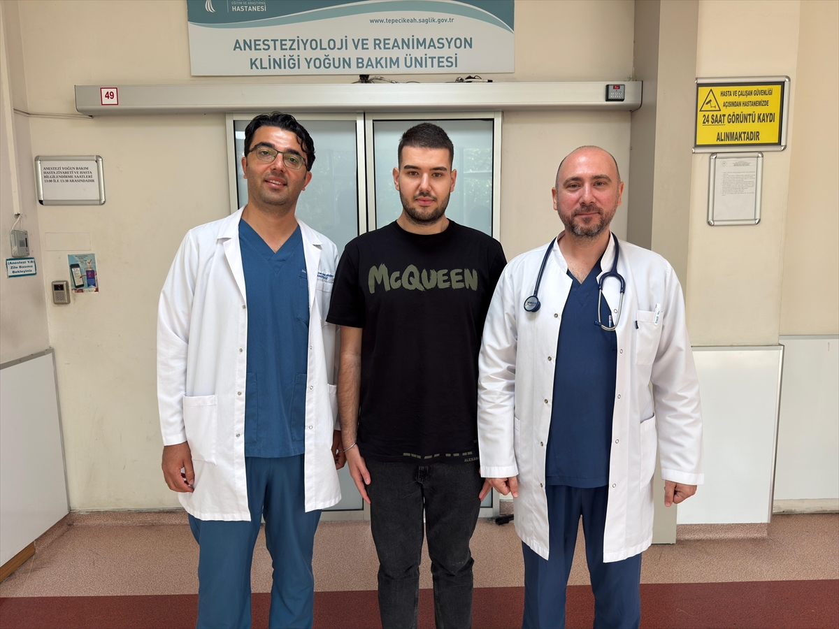 Kalbi 6 kez duran genç hasta 6 gün sonra "ikinci hayatı"na uyandı