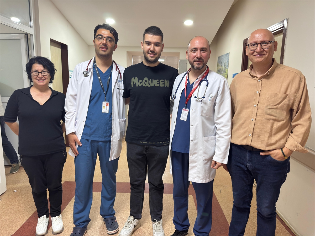 Kalbi 6 kez duran genç hasta 6 gün sonra "ikinci hayatı"na uyandı