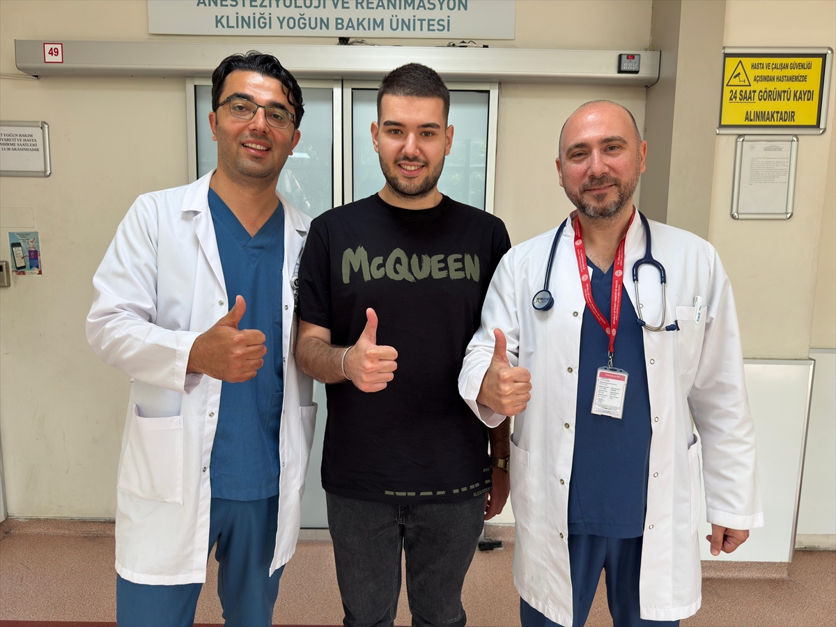 Kalbi 6 kez duran genç hasta 6 gün sonra "ikinci hayatı"na uyandı
