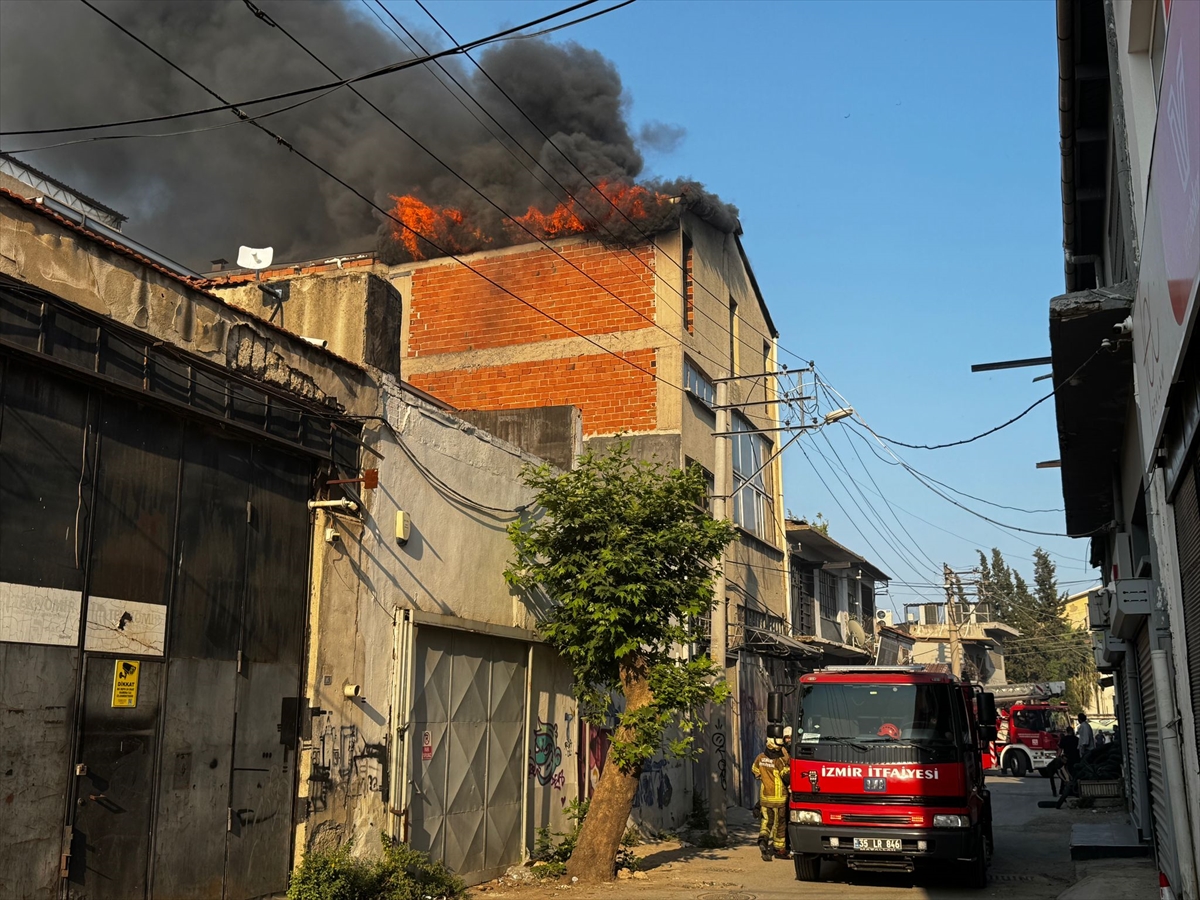 Metruk binada başladı! 4 bina, 1 depo ve 3 araç hasar gördü