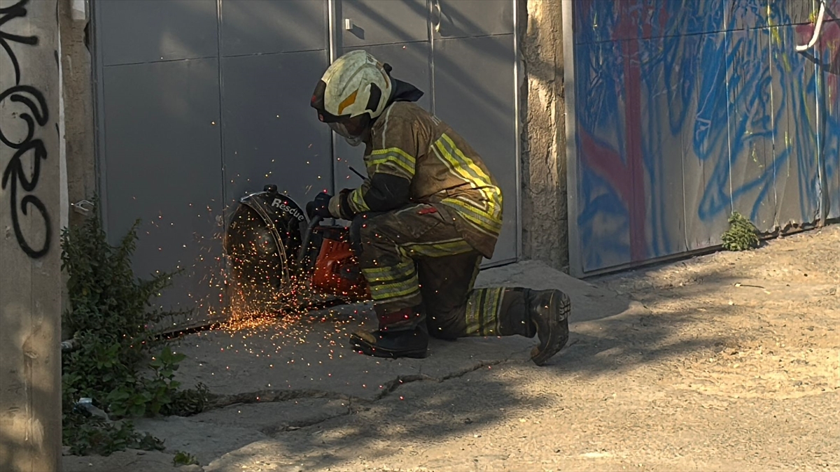 Metruk binada başladı! 4 bina, 1 depo ve 3 araç hasar gördü