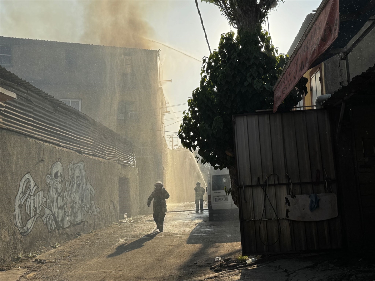 Metruk binada başladı! 4 bina, 1 depo ve 3 araç hasar gördü