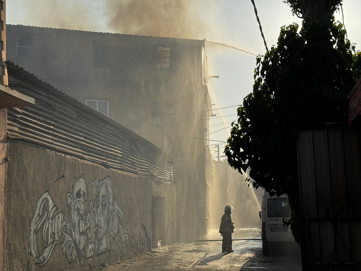Metruk binada başladı! 4 bina, 1 depo ve 3 araç hasar gördü