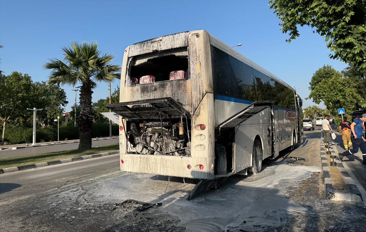 Servis otobüsünde çıkan yangın söndürüldü! 35 işçi tahliye edildi
