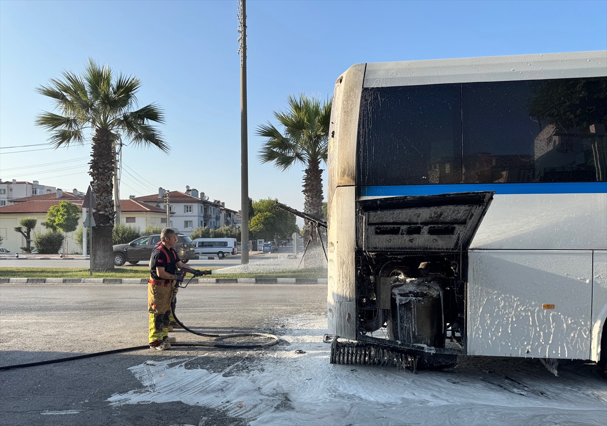 Servis otobüsünde çıkan yangın söndürüldü! 35 işçi tahliye edildi