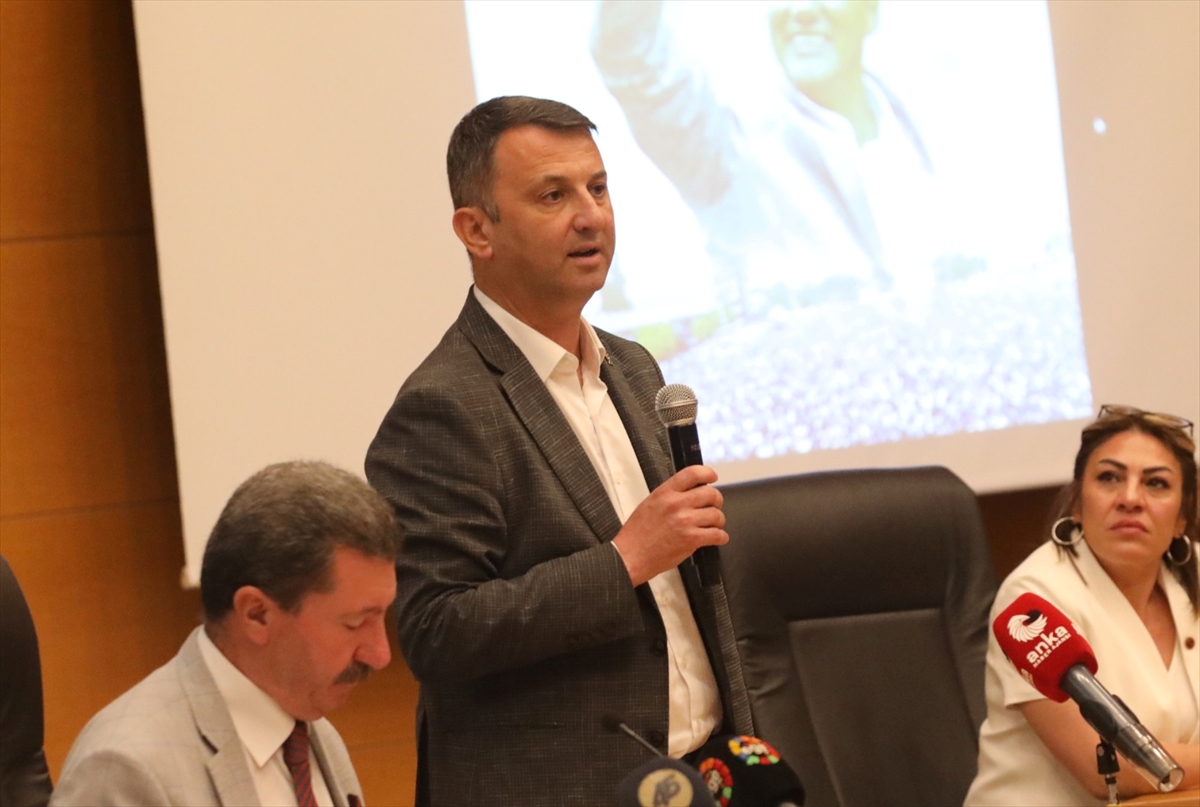 Akhisar Belediye Başkanı Ekrem Kayserili oldu