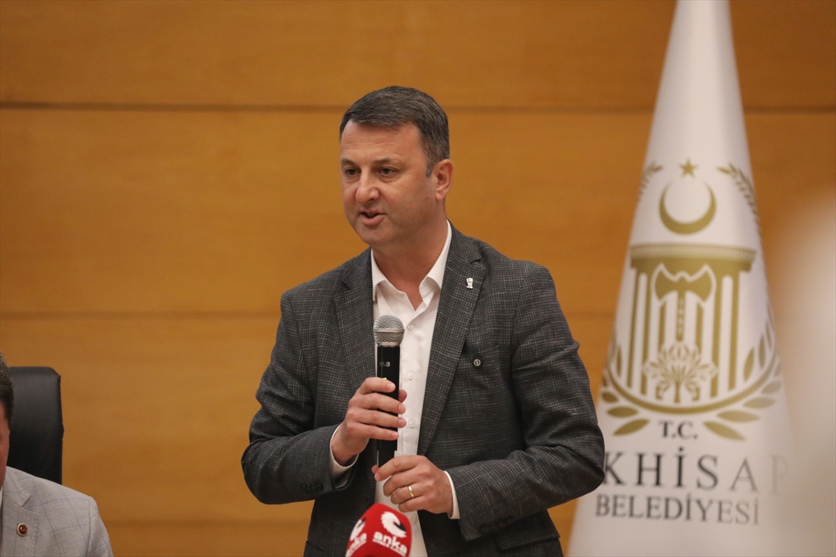 Akhisar Belediye Başkanı Ekrem Kayserili oldu