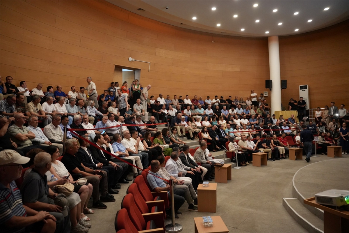 Akhisar Belediye Başkanı Ekrem Kayserili oldu