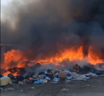 Karşıyaka Belediyesi katı atık tesisinde korkutan yangın