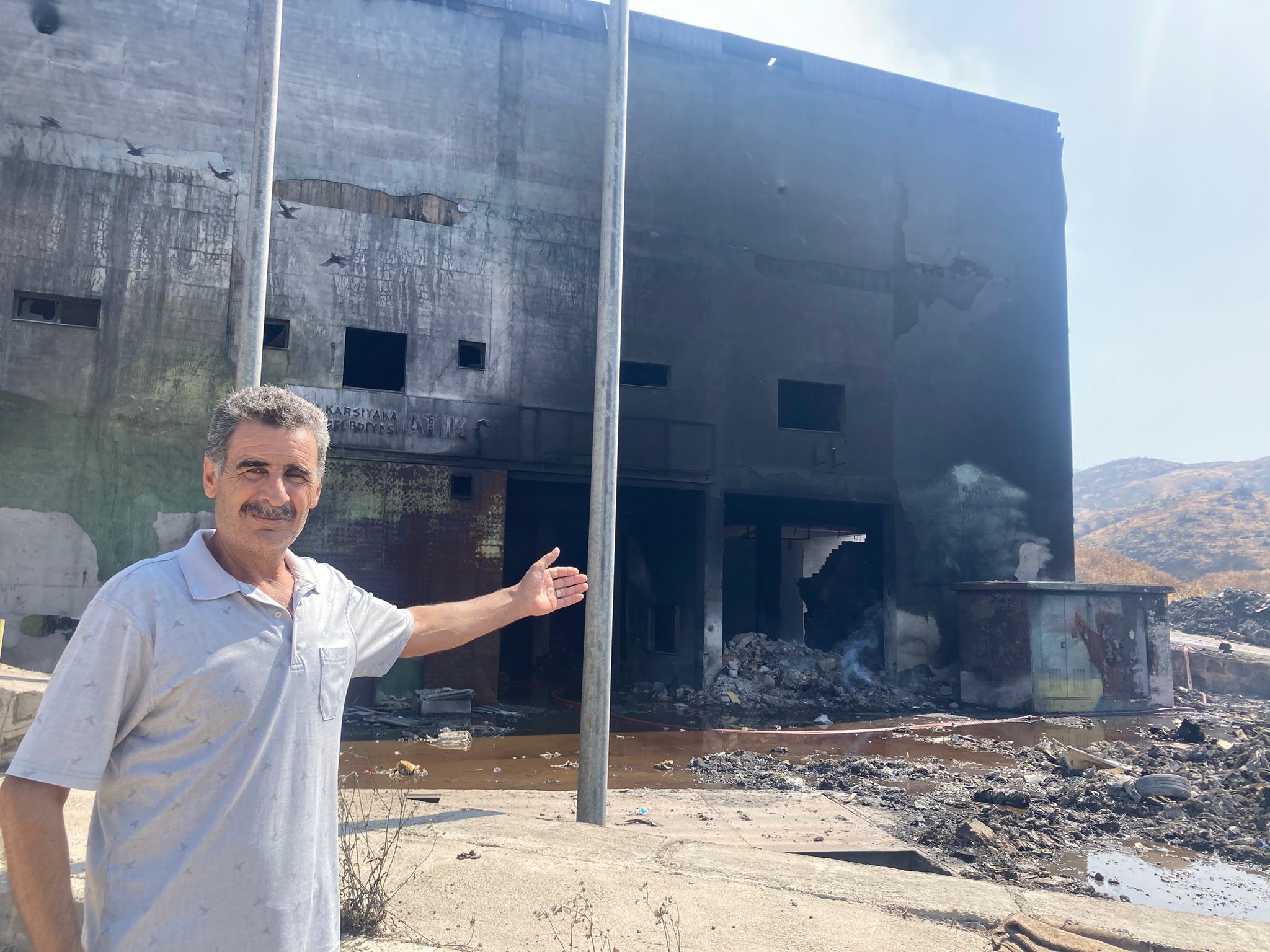 Karşıyaka Belediyesi katı atık tesisinde korkutan yangın