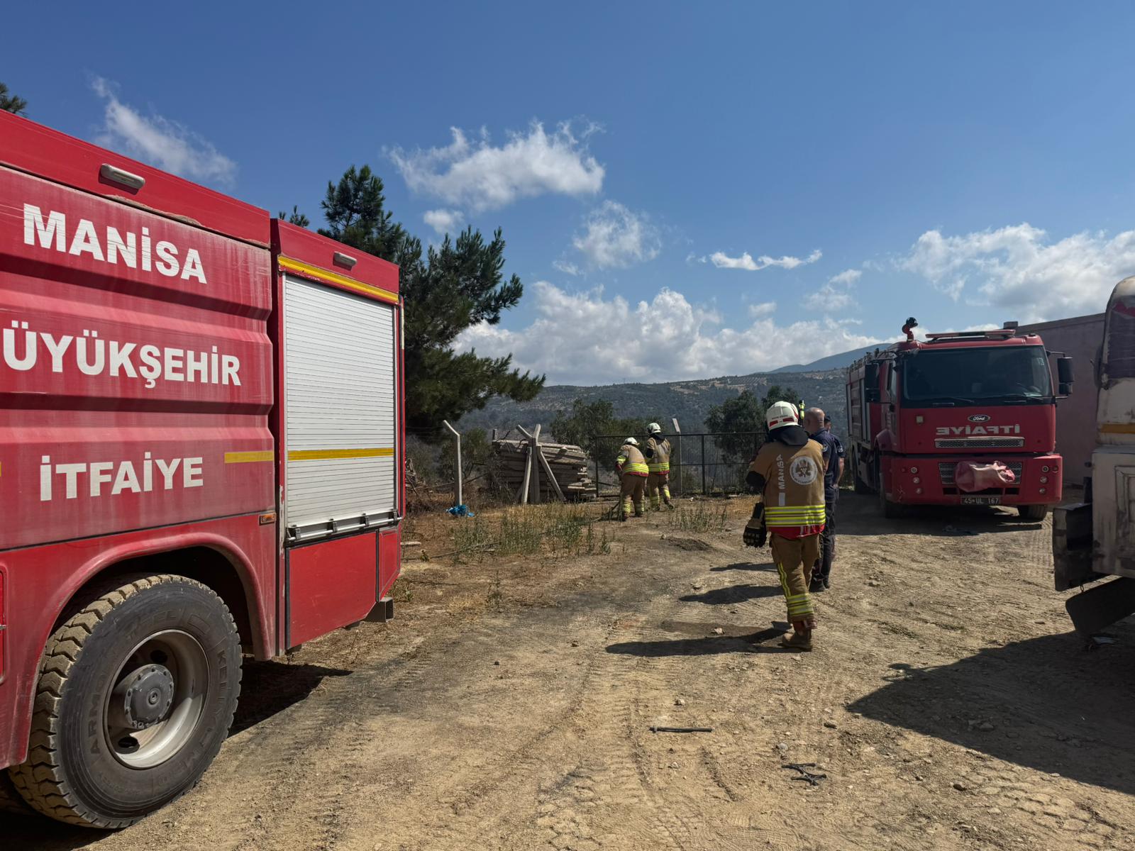 Başkan Dutlulu, Akhisar’daki Yangın Bölgesinde İncelemelerde Bulundu