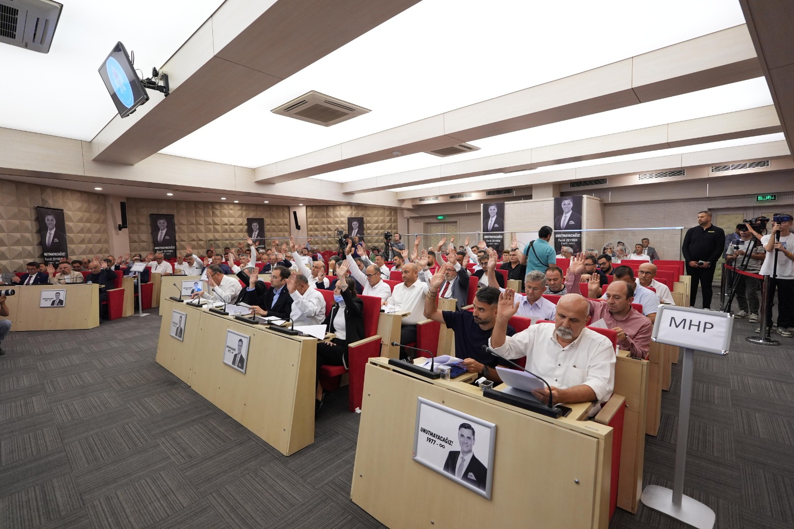 Ferdi Başkansız İlk Meclis, Saygı Duruşuyla Başladı