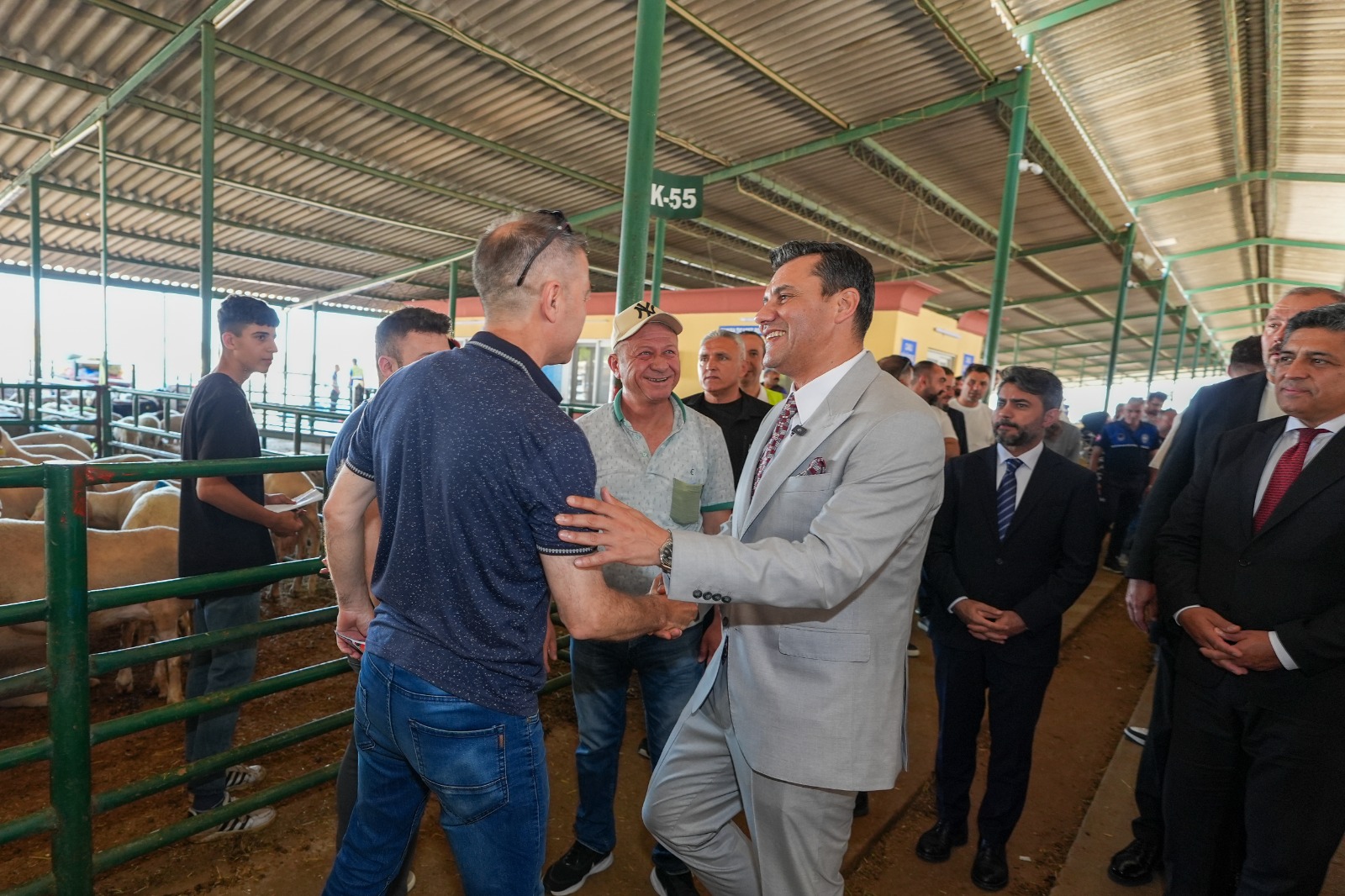 Başkan Zeyrek Canlı Hayvan Borsası’nı Ziyaret Etti