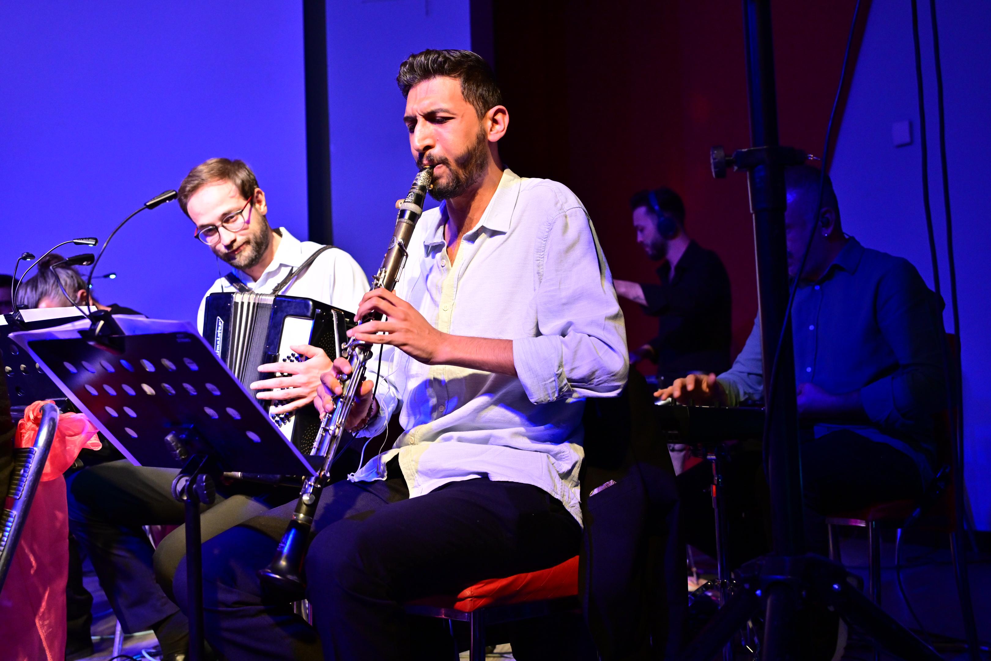 Manisa'da "Türkü Gibi Şarkılar" konseri büyük ilgi gördü