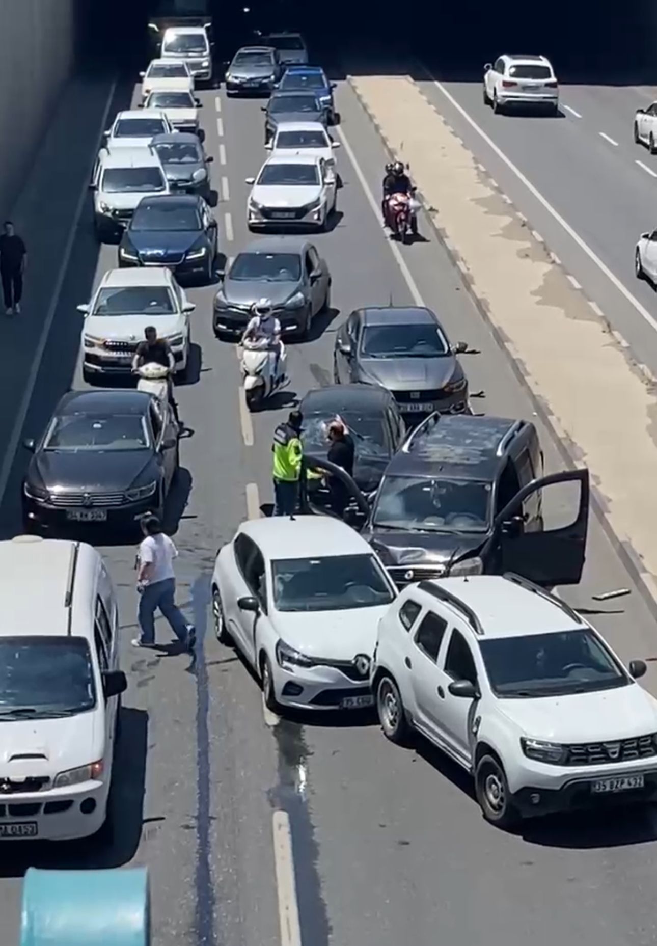 Turgutlu’da zincirleme kaza: 4 araç çarpıştı, 7 kişi yaralandı