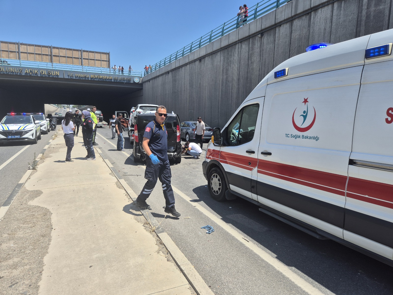 Turgutlu’da zincirleme kaza: 4 araç çarpıştı, 7 kişi yaralandı